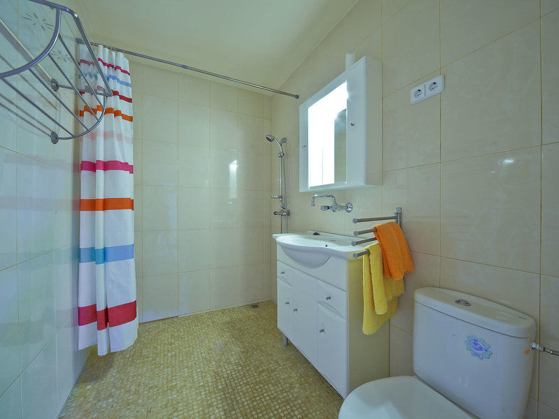 Hotel 241a - Four Bedroom 2*