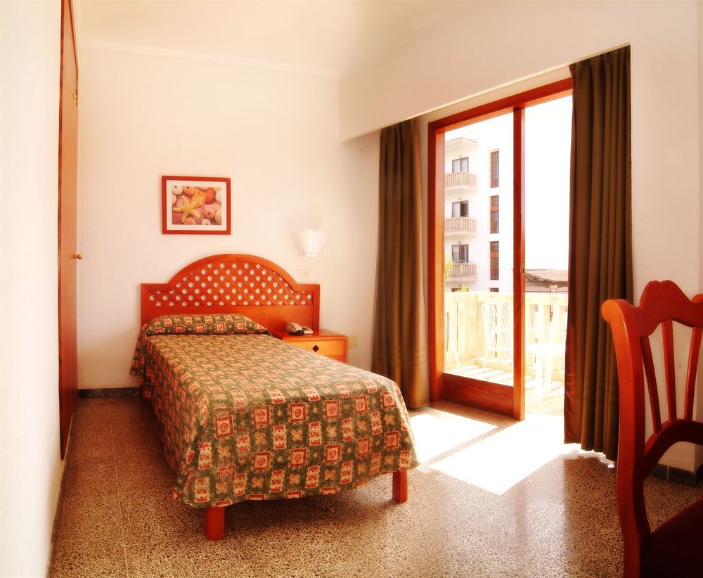 Pinos Playa Hotel