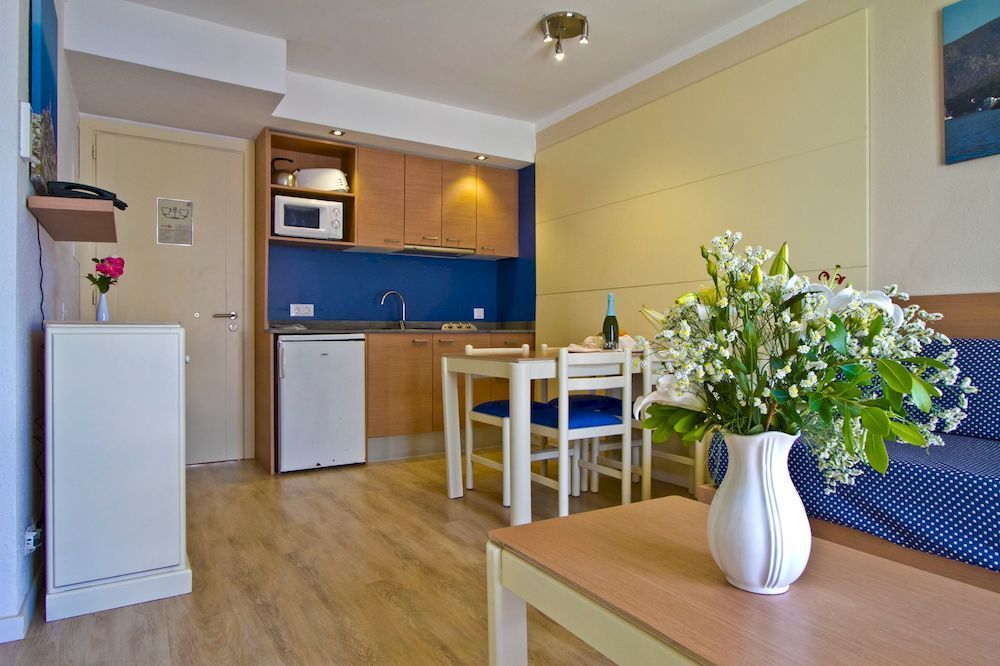Flora Apartahotel 3*