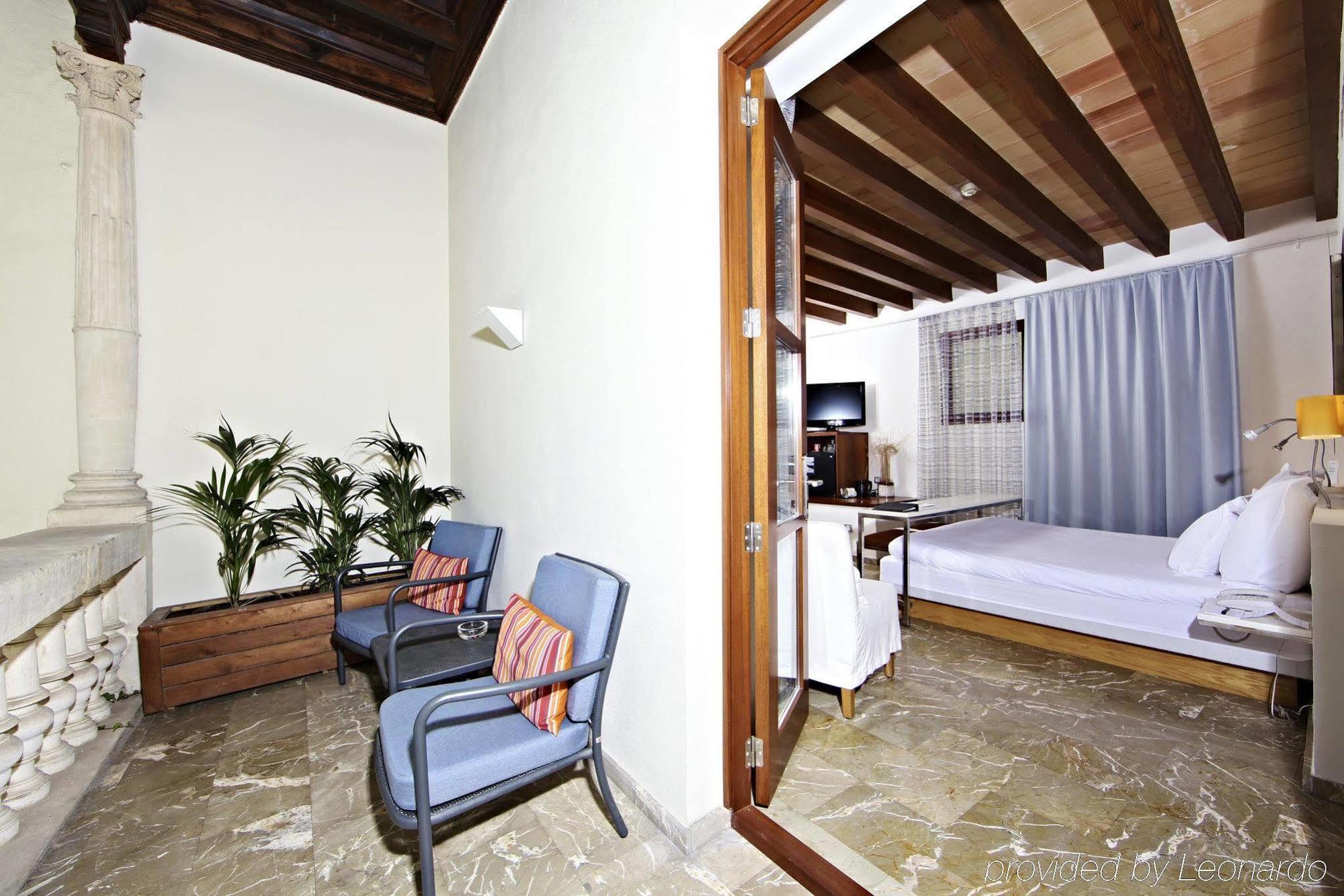 Hotel Petit Palace Tres 4*