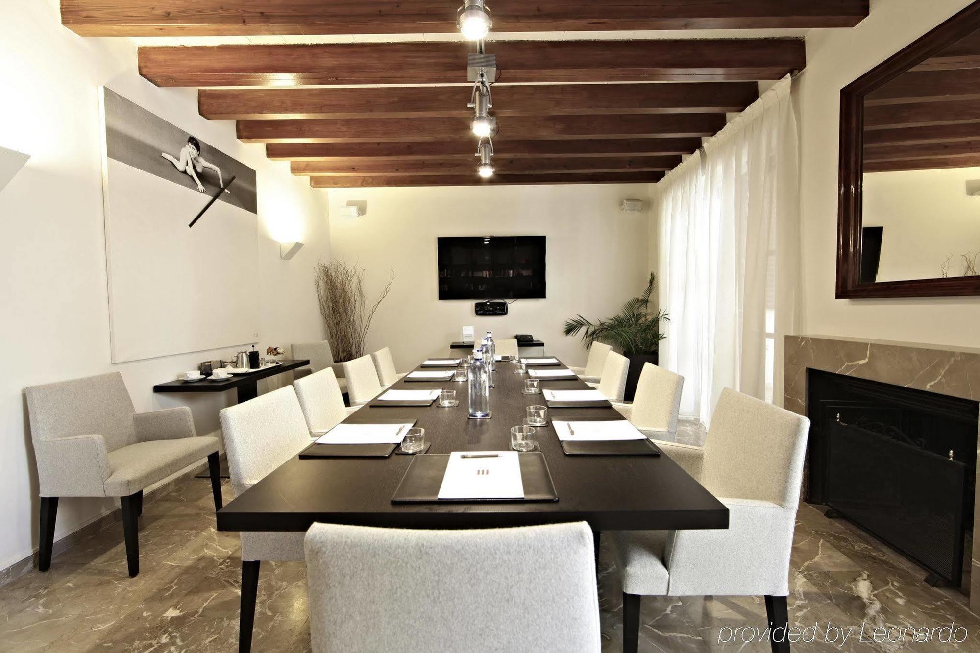 Hotel Petit Palace Tres 4*
