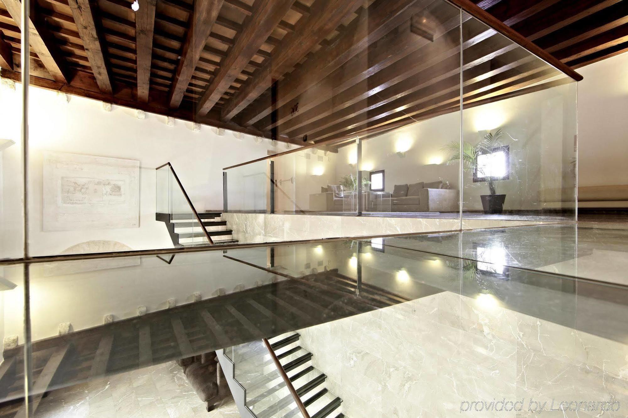 Petit Palace Tres 4*