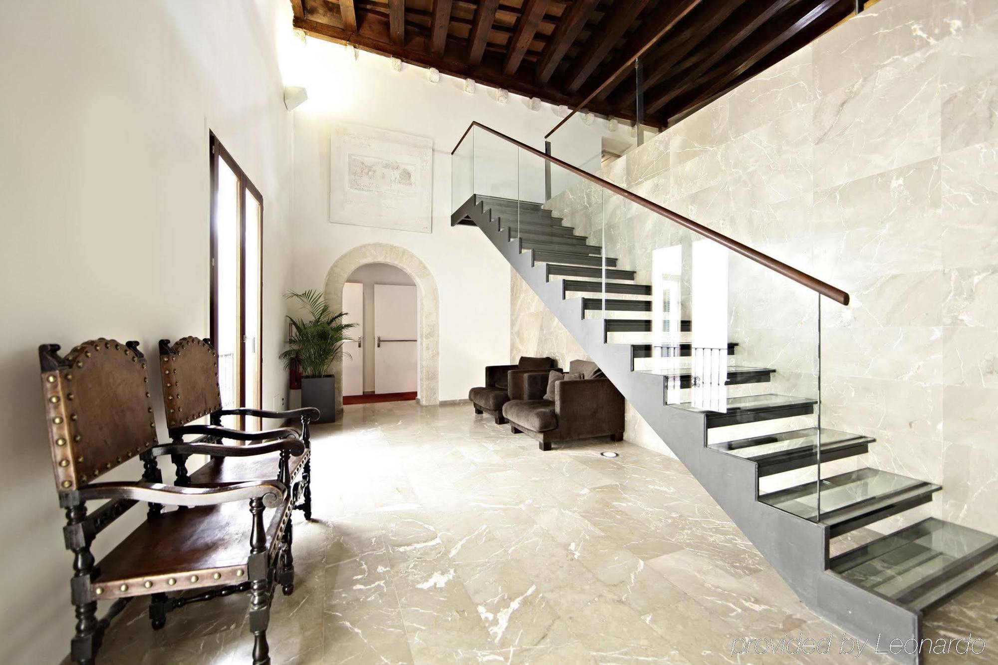 Petit Palace Tres