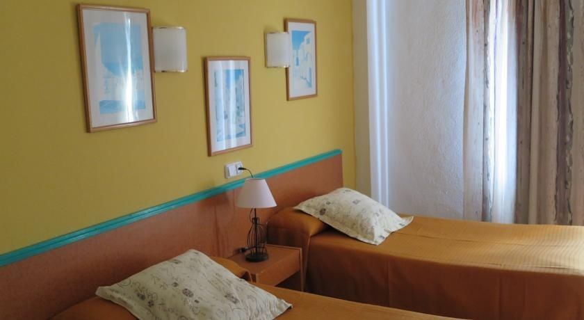 Elegance Playa Arenal Iii Hostal *
