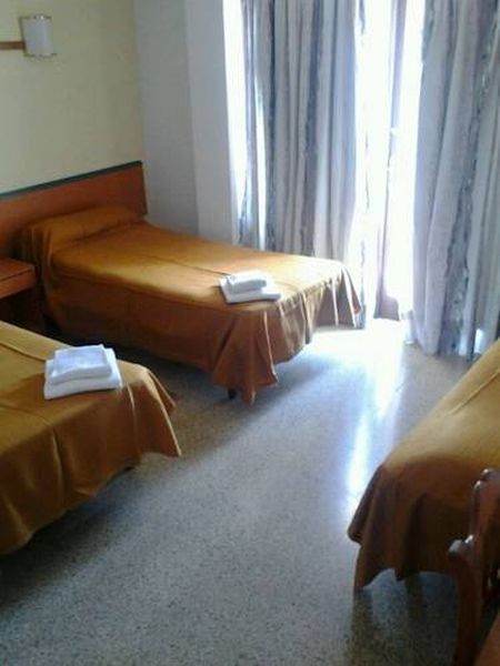 Elegance Playa Arenal Iii Hostal *