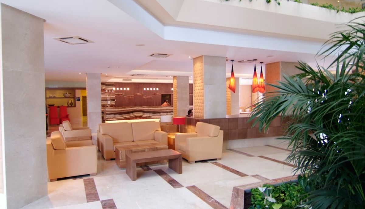 Zafiro Tropic Apartahotel