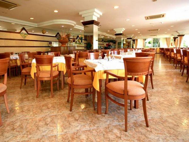 Elegance Playa Arenal Iii Hostal