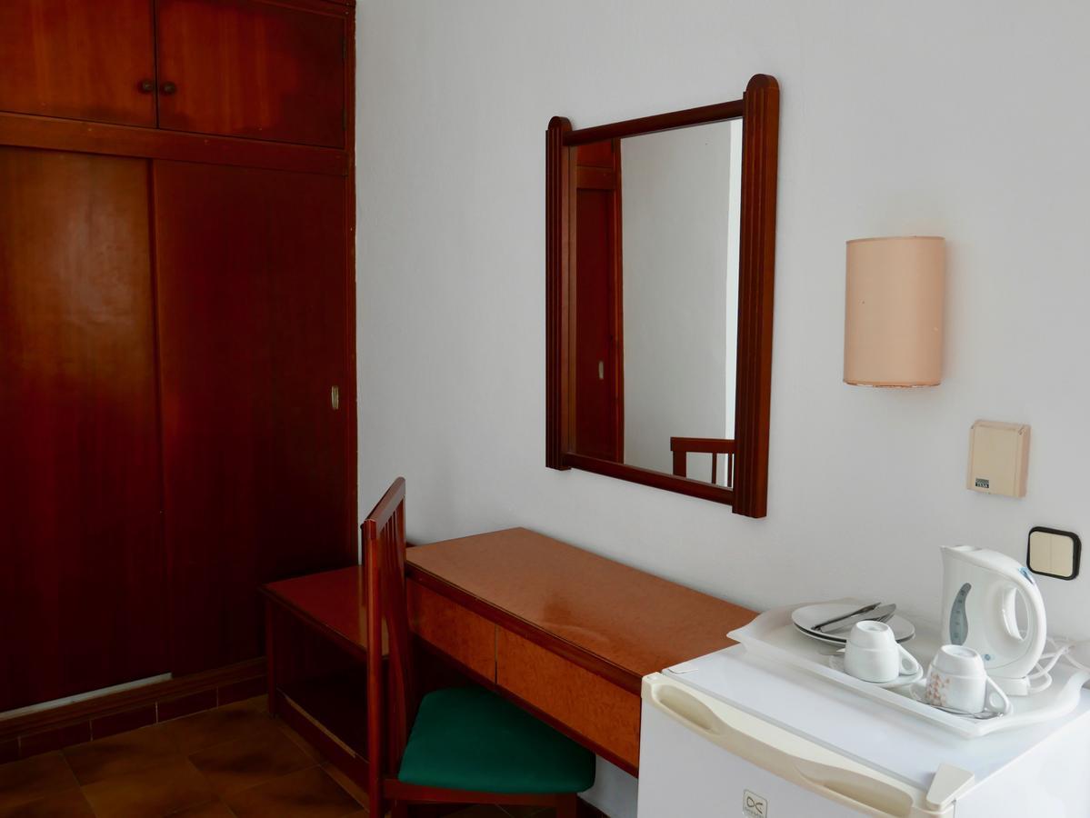 Hostal De La Caravel.la *