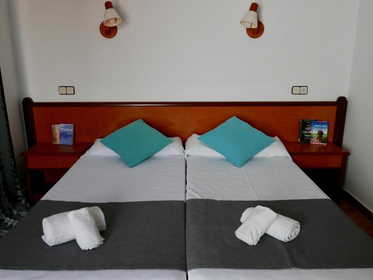 Hostal De La Caravel.la *