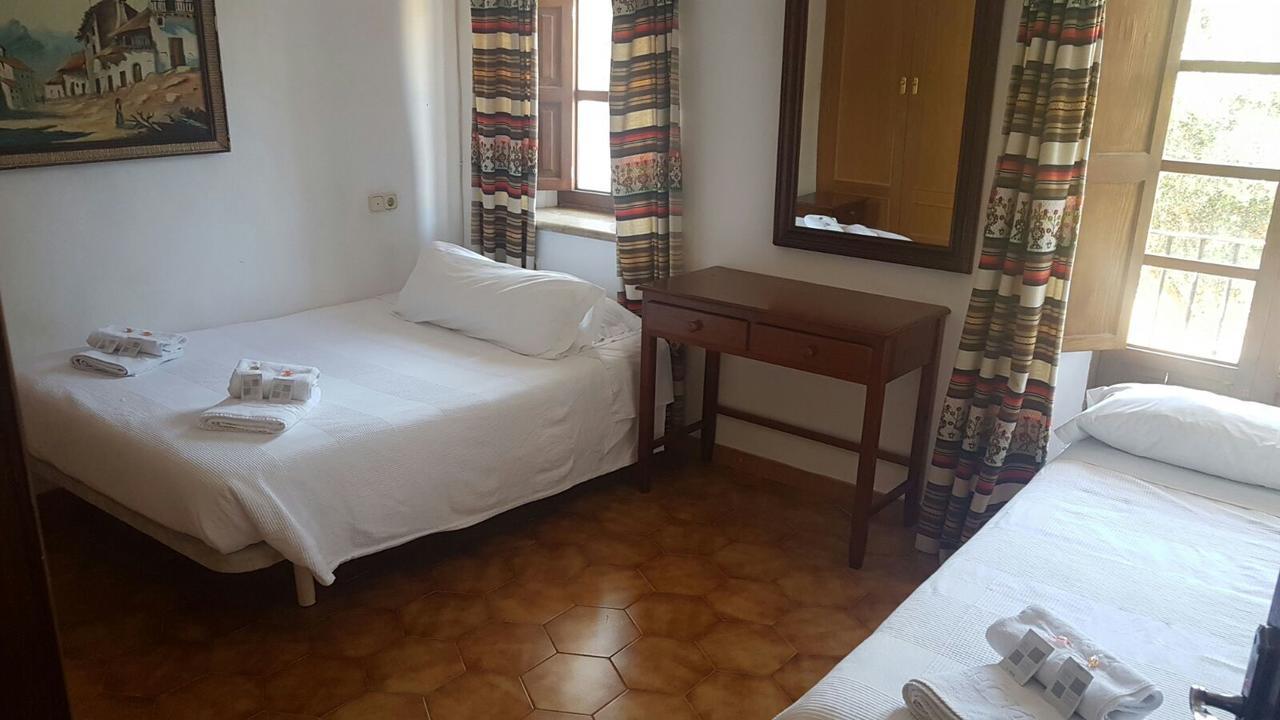 Hostal Residencial Rustic Lau