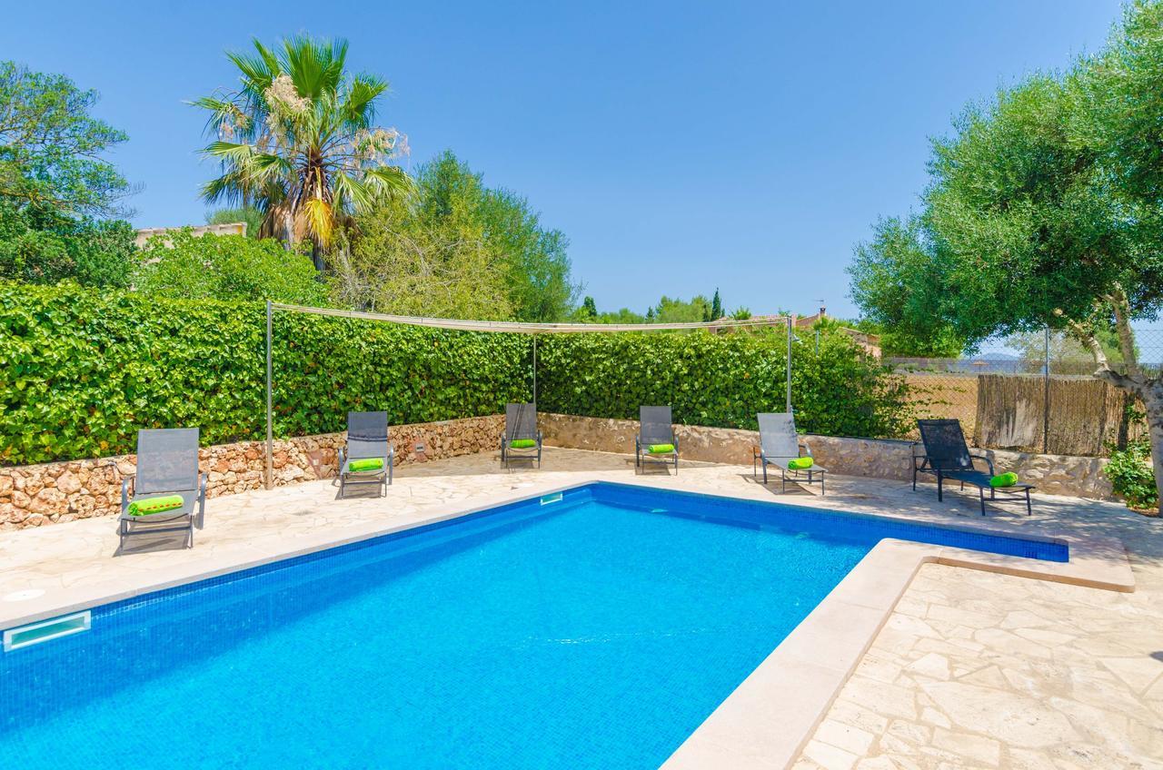 Son Frau Villa *