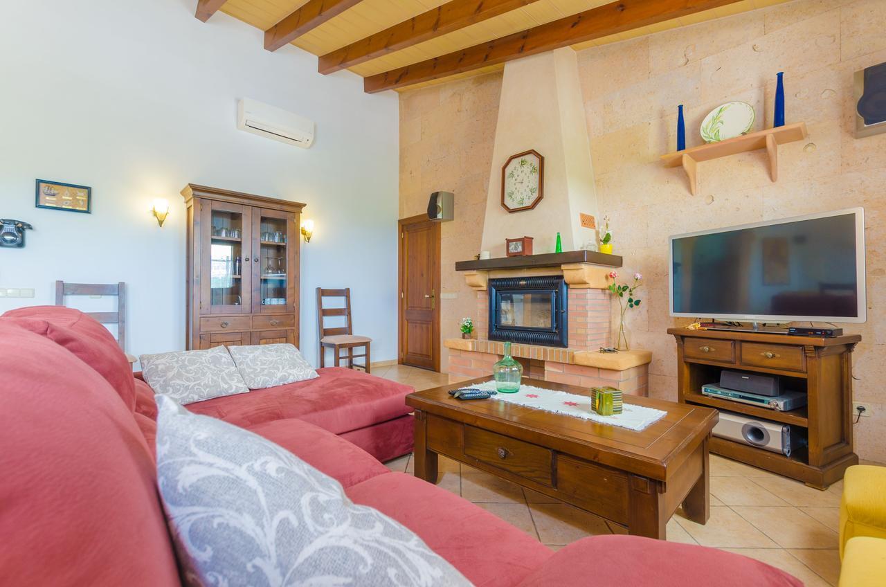 Son Frau Villa