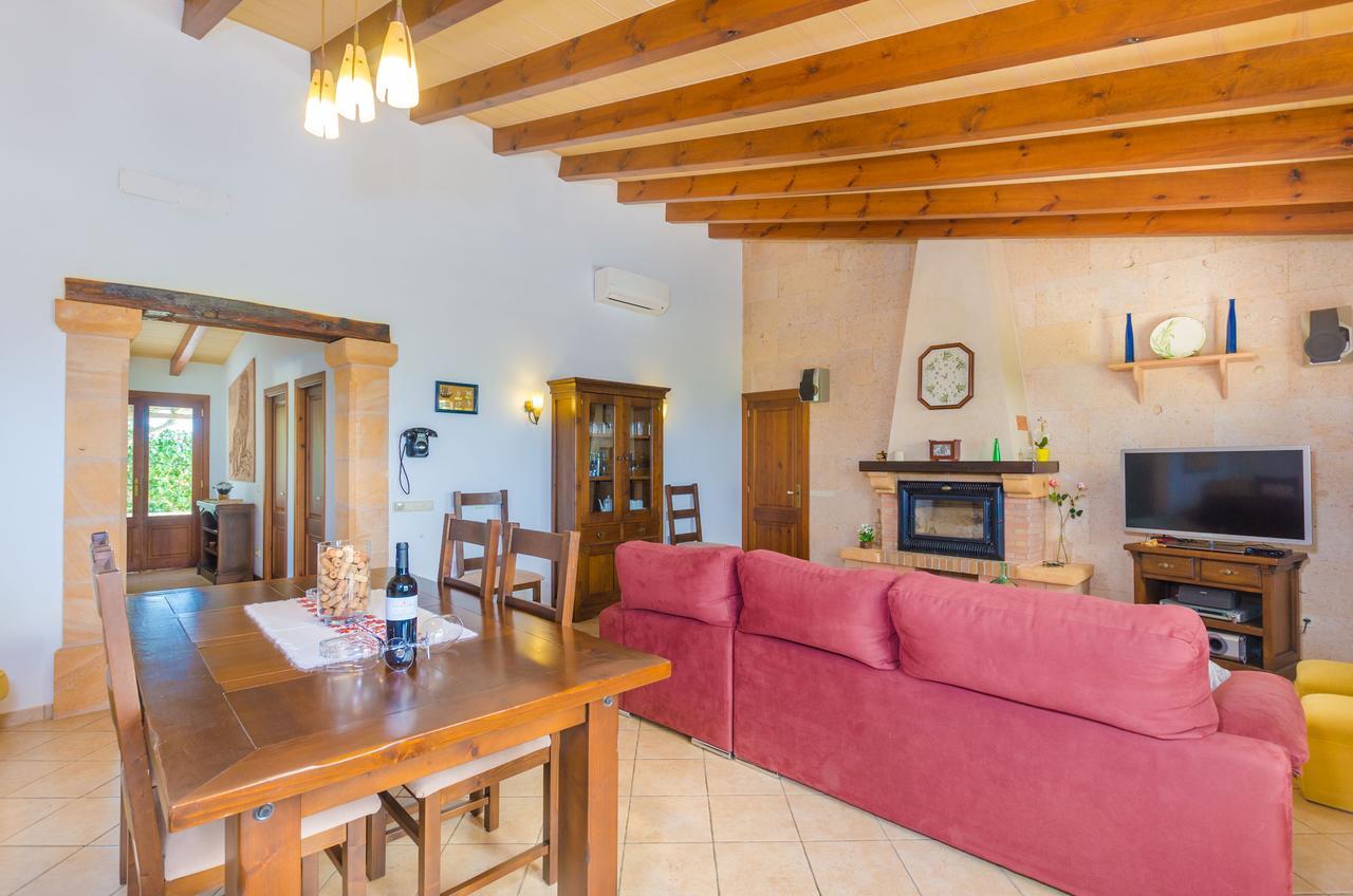 Son Frau Villa *
