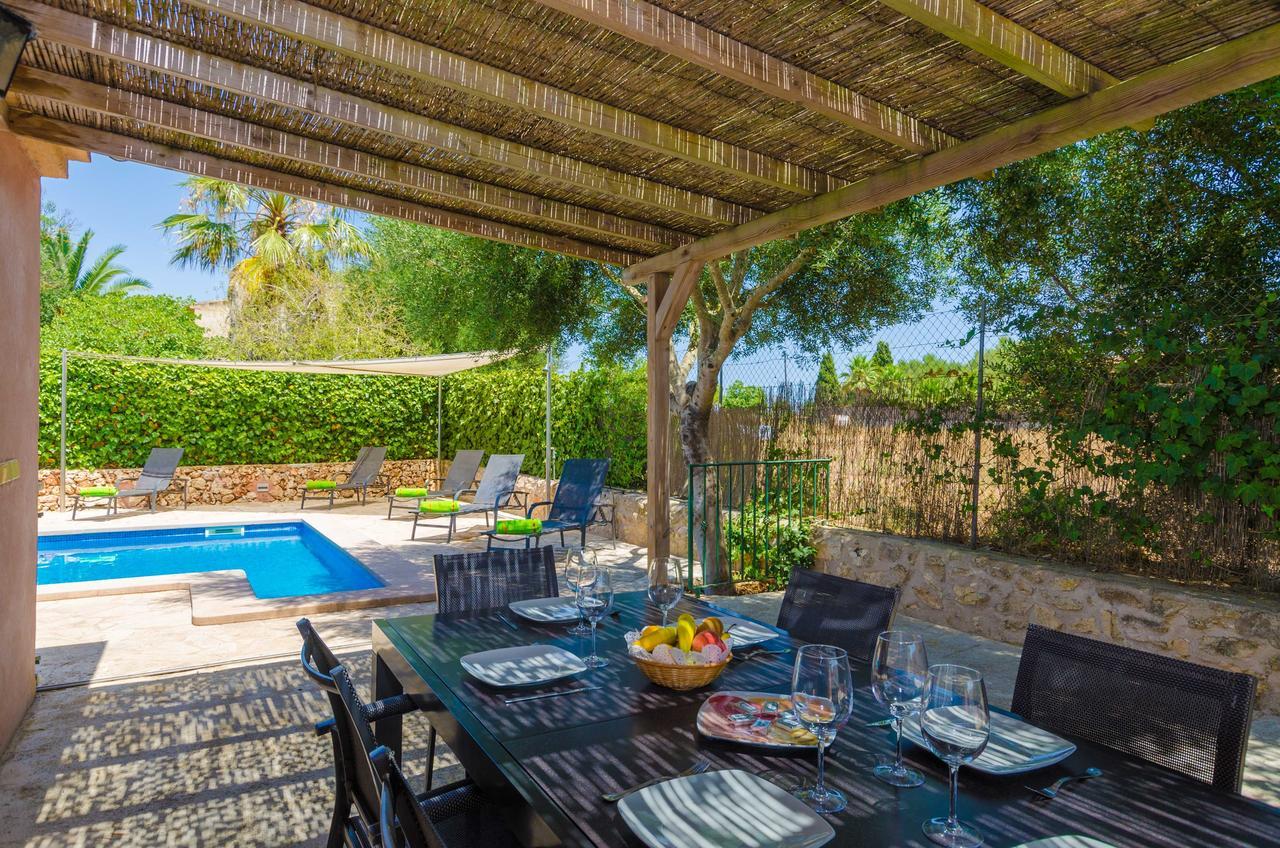 Son Frau Villa