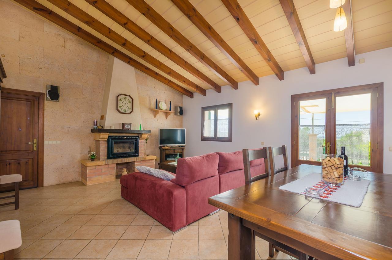 Son Frau Villa *