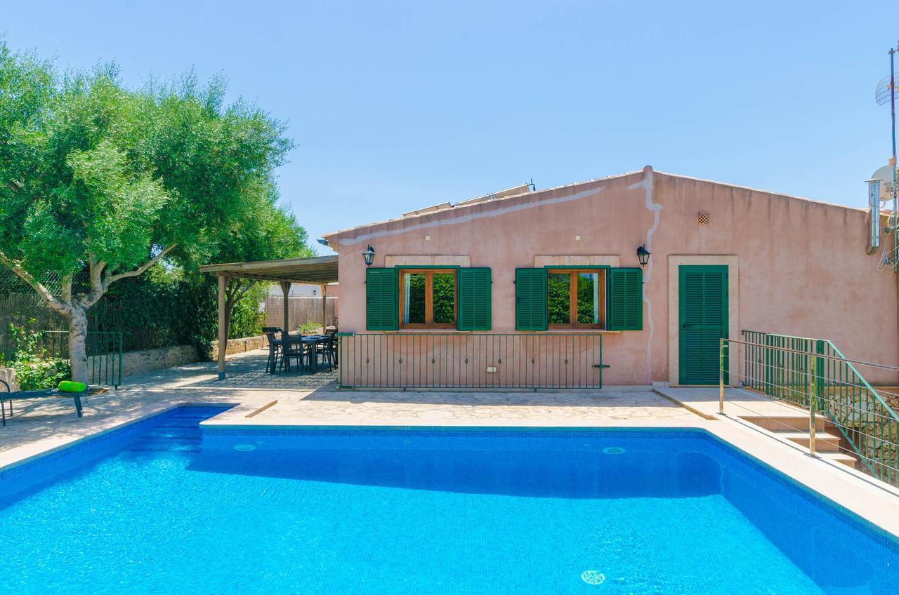 Son Frau Villa