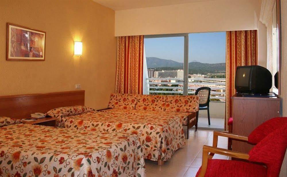 Fergus Pax- Adults Only Hotel