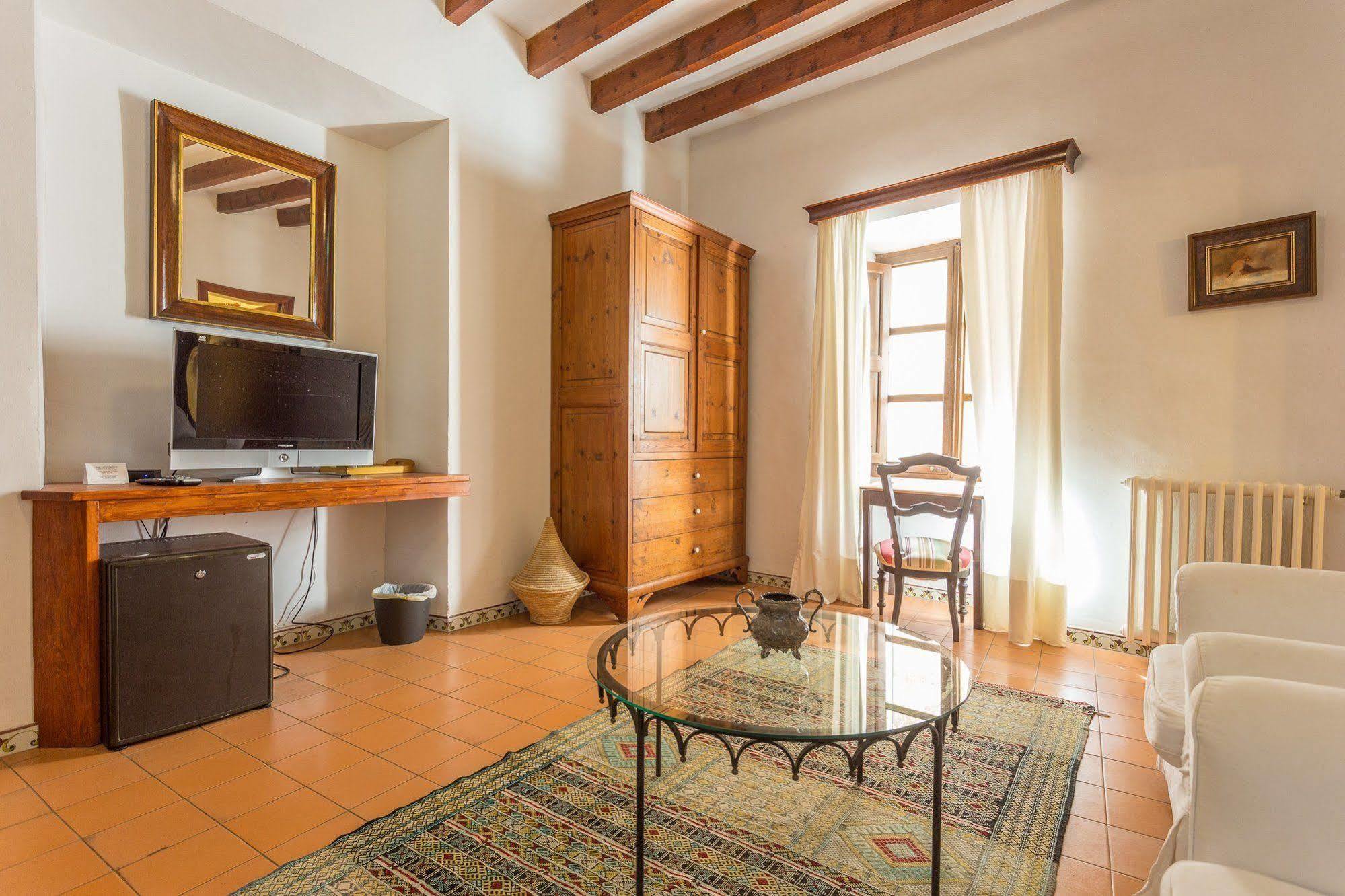 Hotel Leon De Sineu