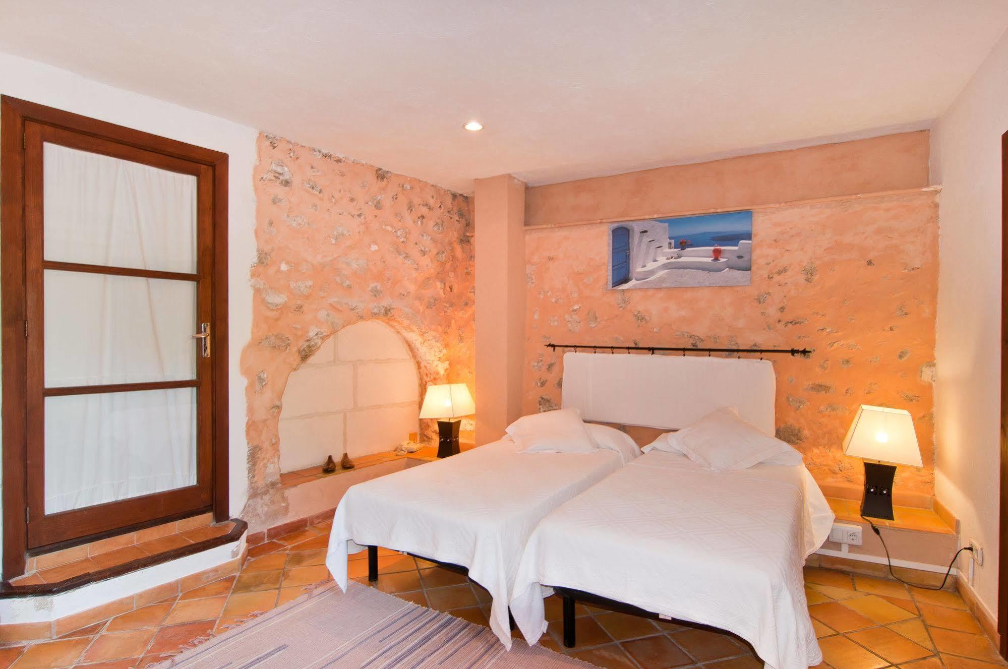Leon De Sineu Hotel