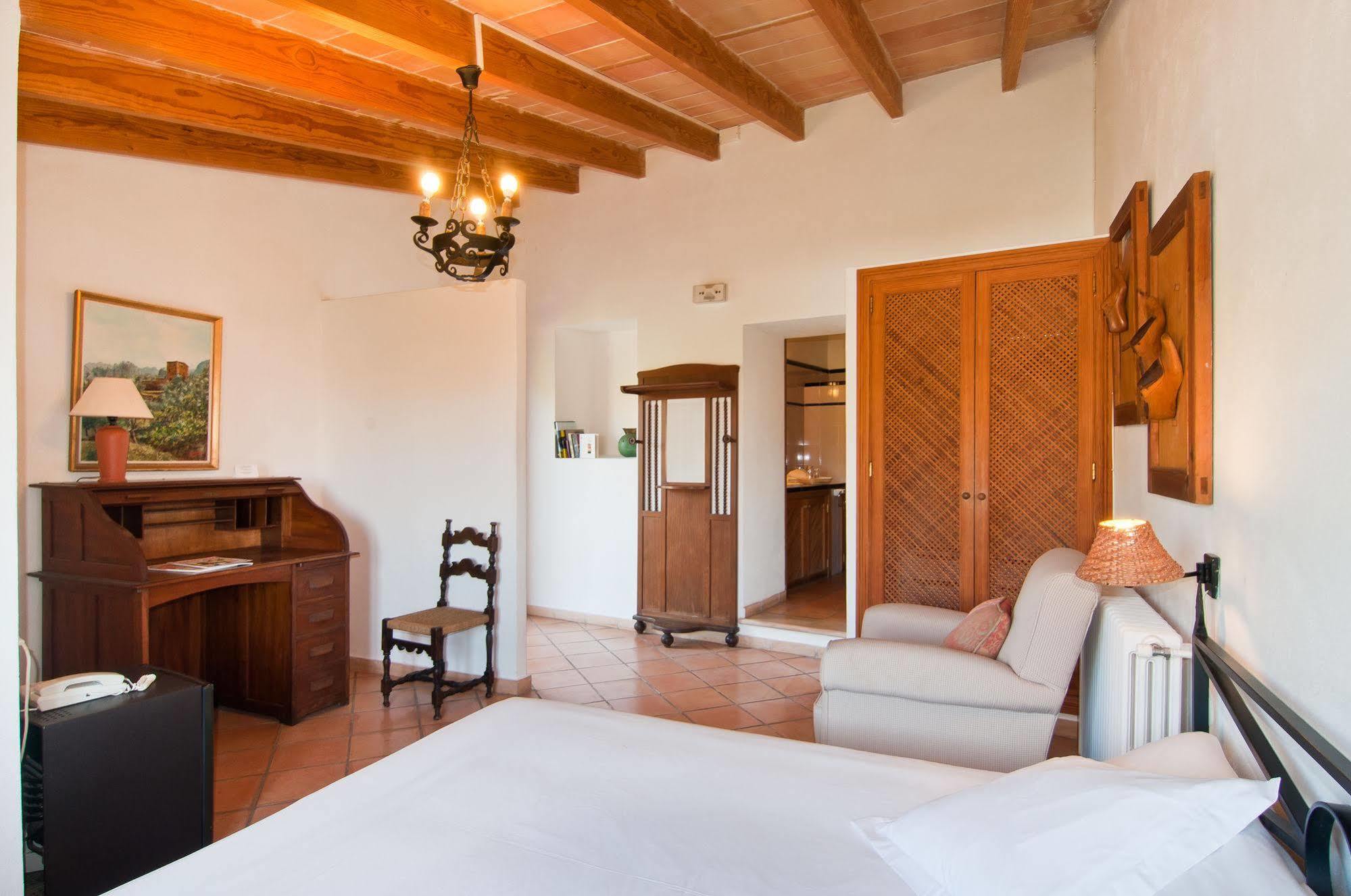 Leon De Sineu Hotel 3*