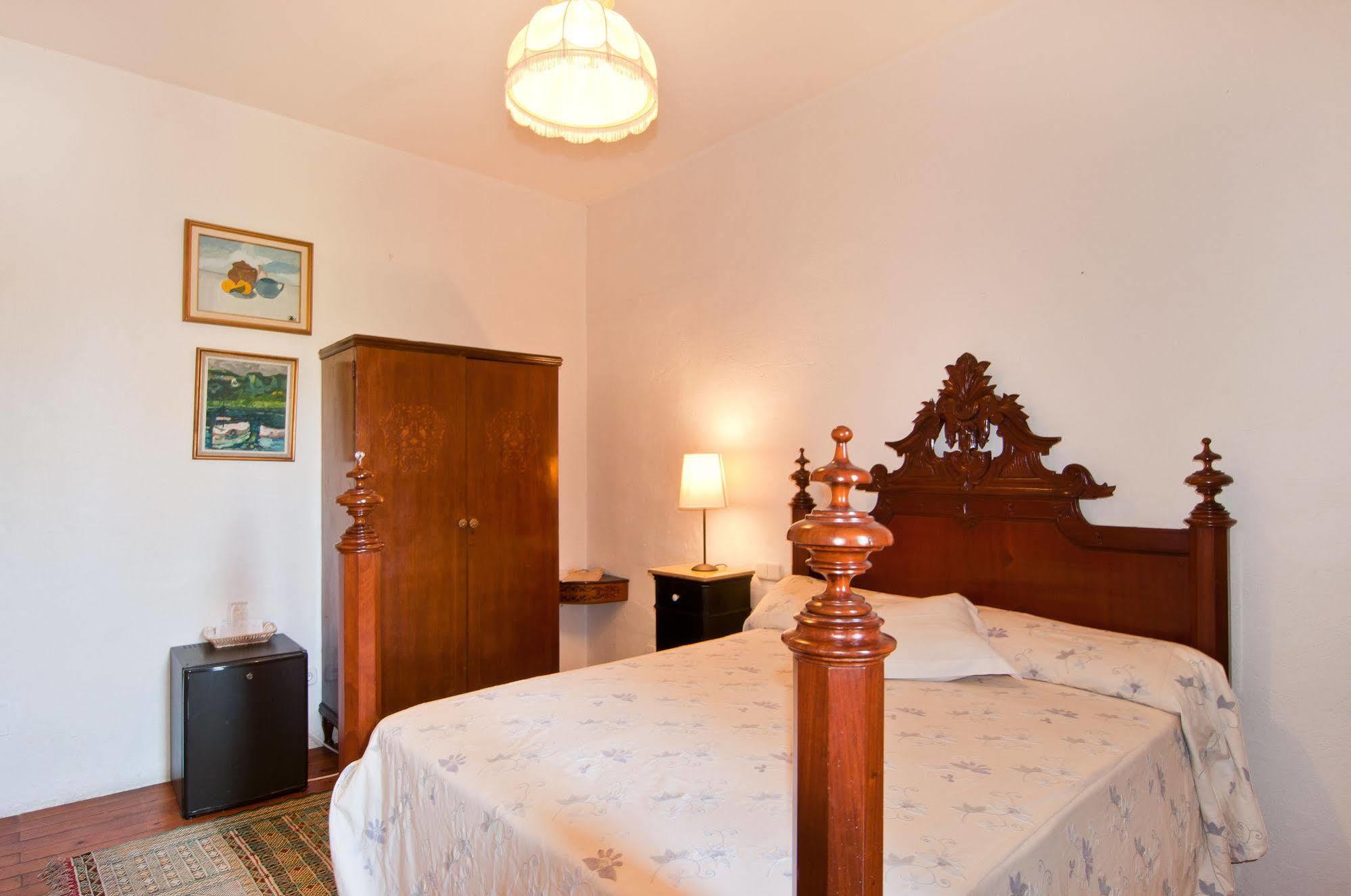 Leon De Sineu Hotel 3*