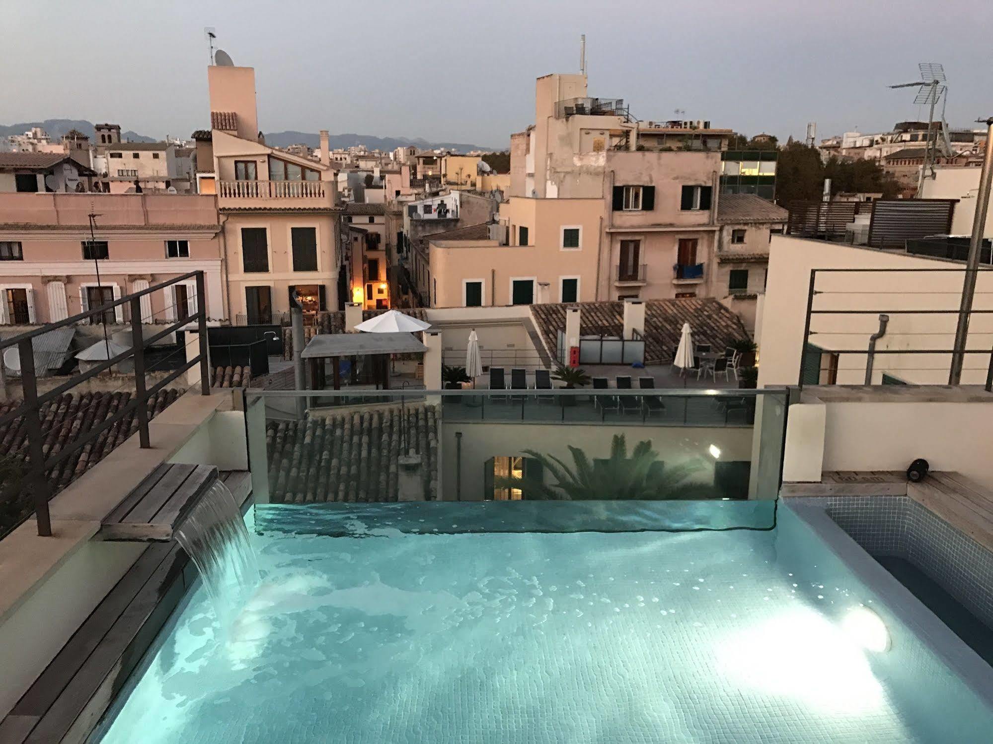 Petit Palace Tres Hotel 4*
