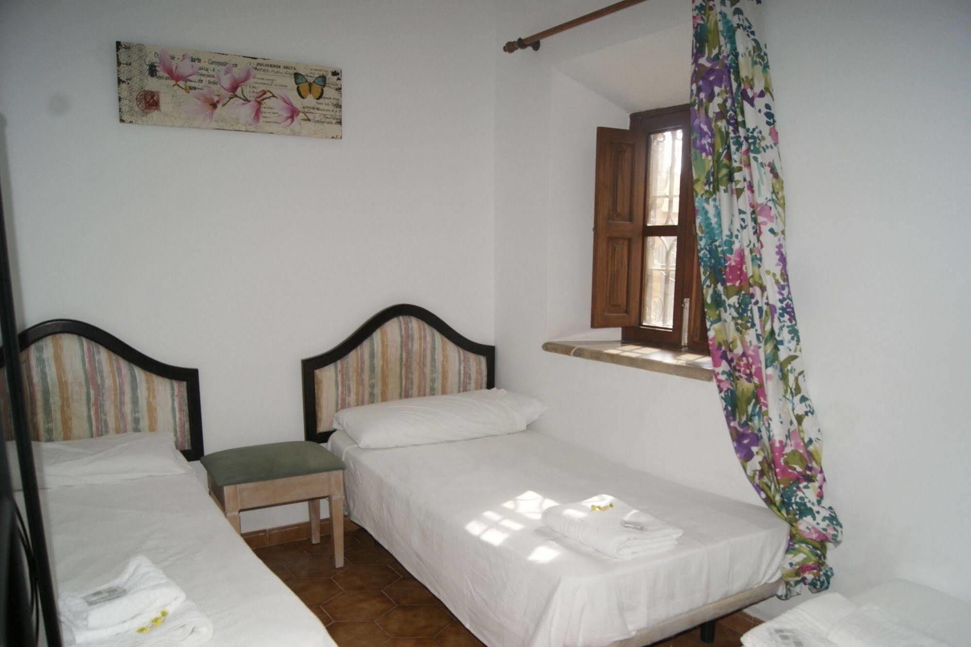 Hostal Residencial Rustic Lau Palma de Mallorca