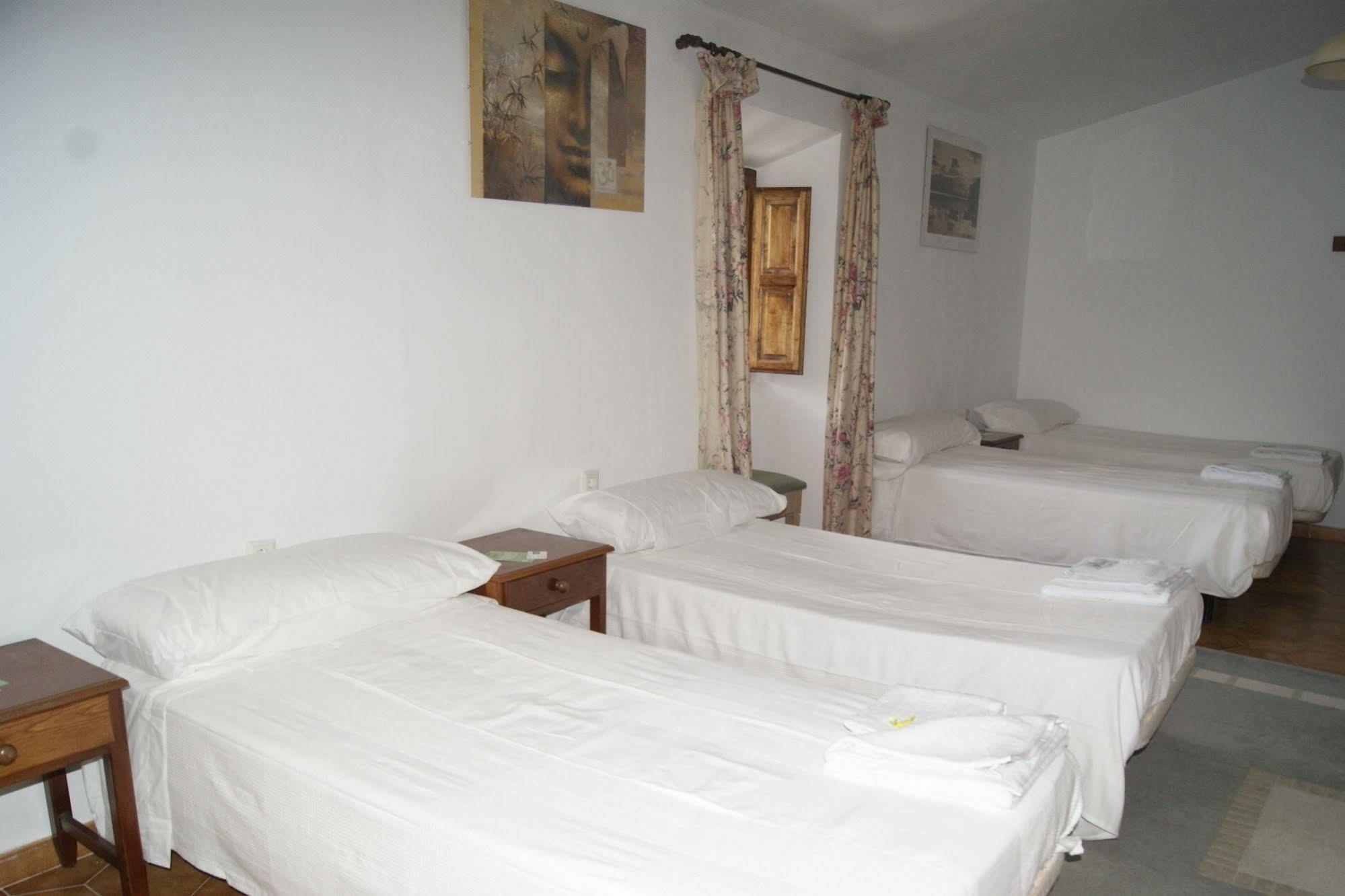 Hostal Residencial Rustic Lau *