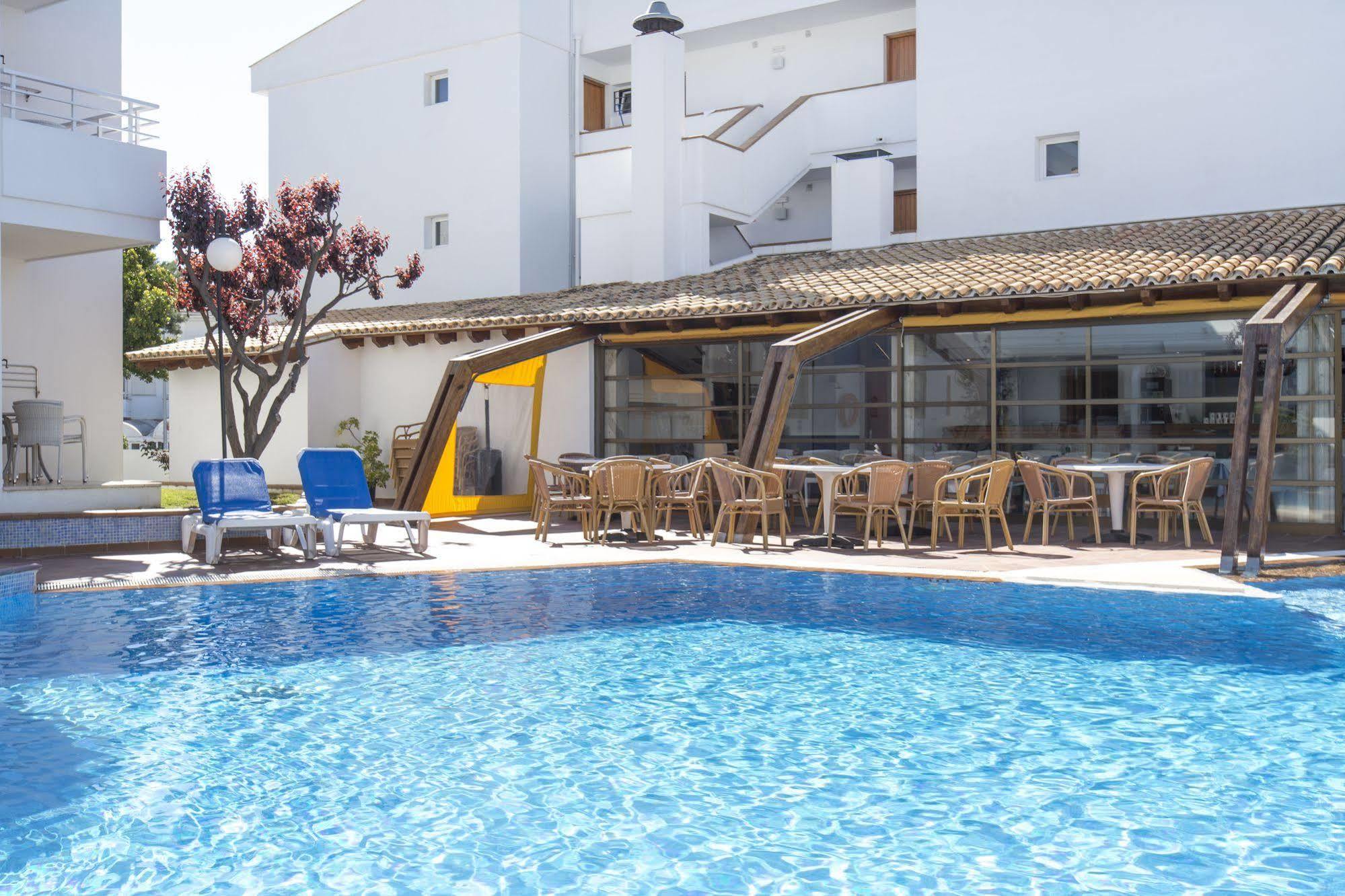 Flora Apartahotel 3*