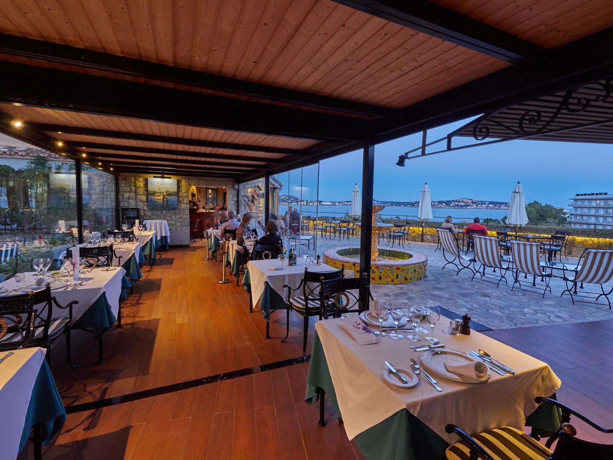 Petit Cala Fornells Hotel