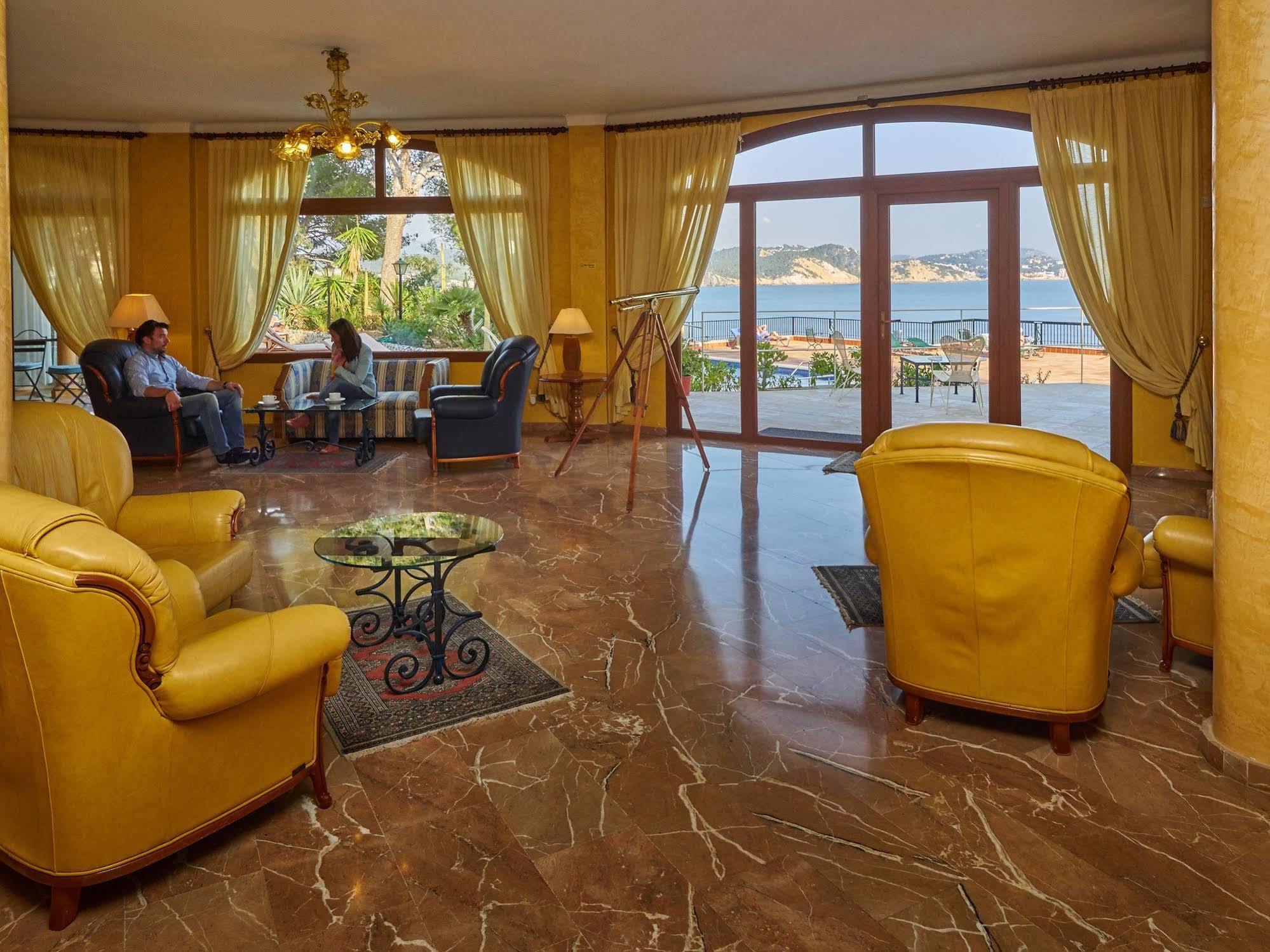 Petit Cala Fornells Hotel 5*