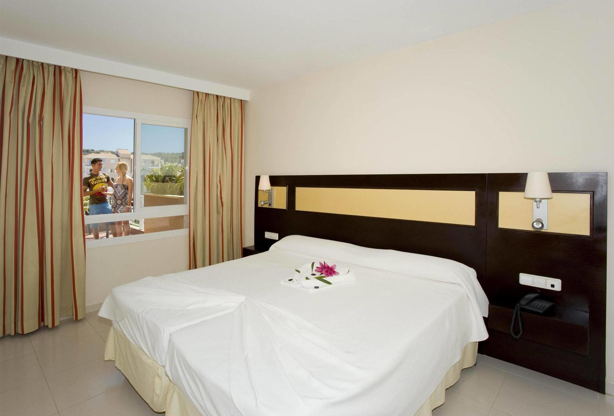Illot Hotel 4*
