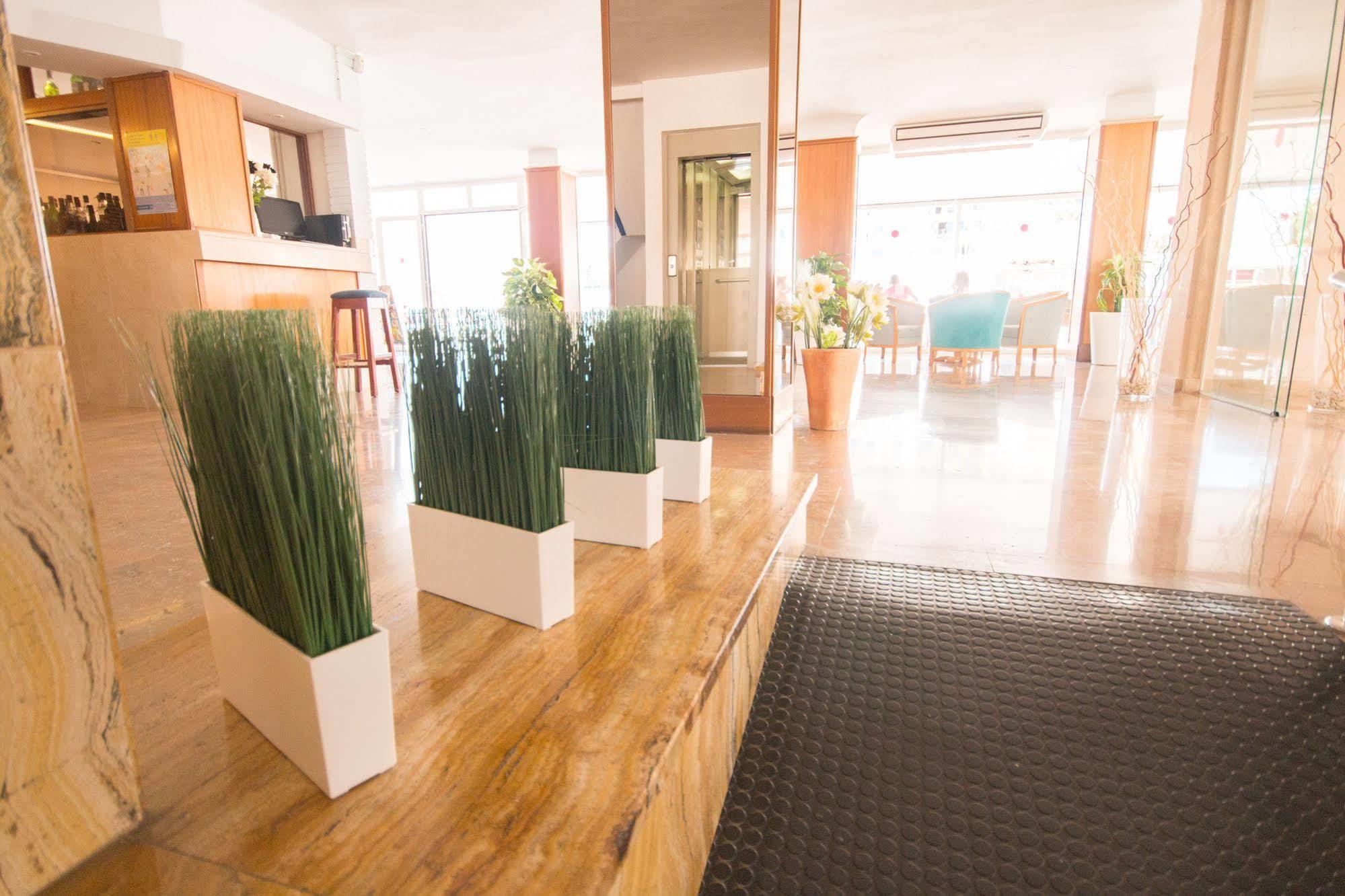 Hotel Amic Miraflores 3*