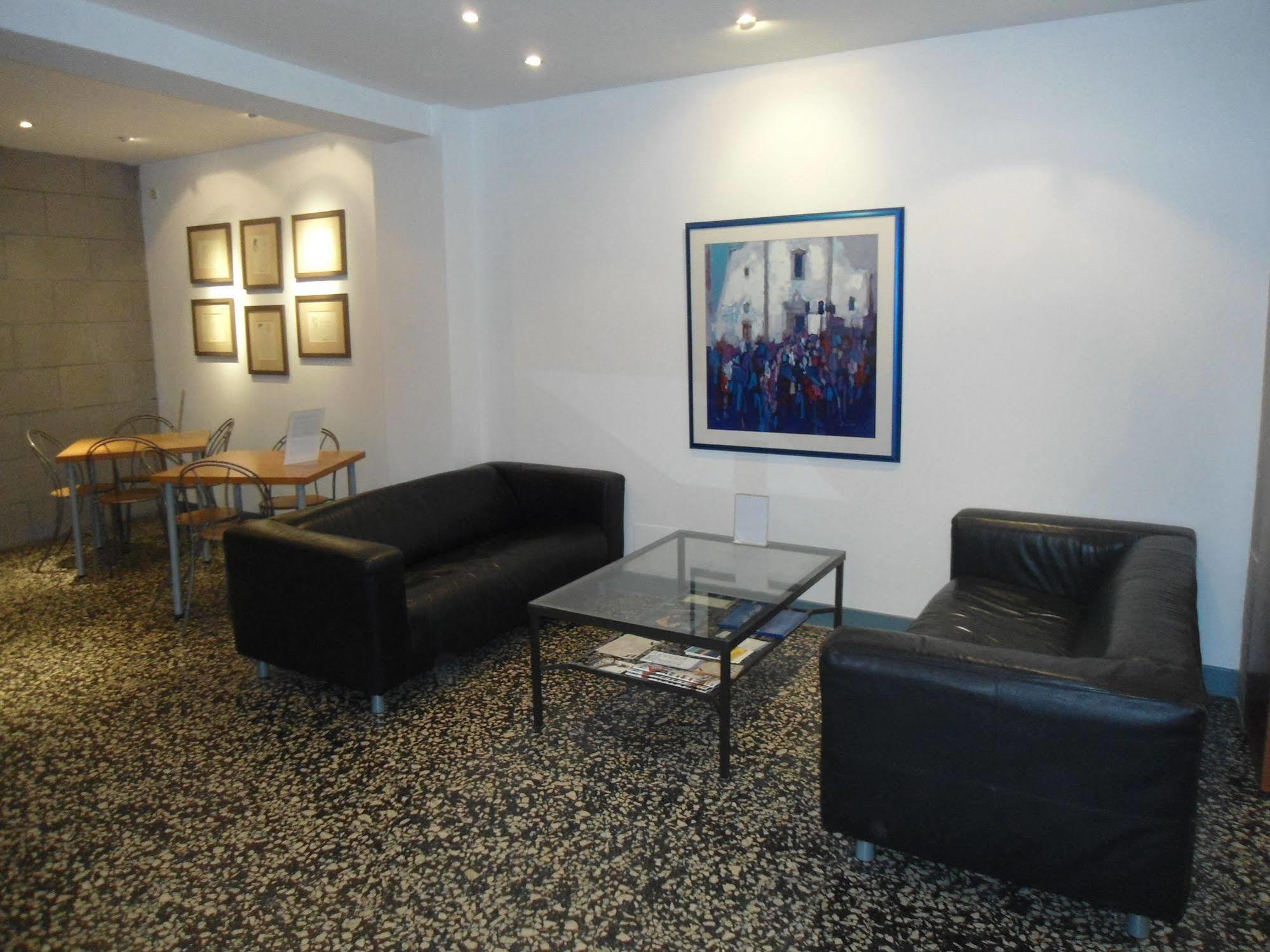 Pensión Apuntadores 8