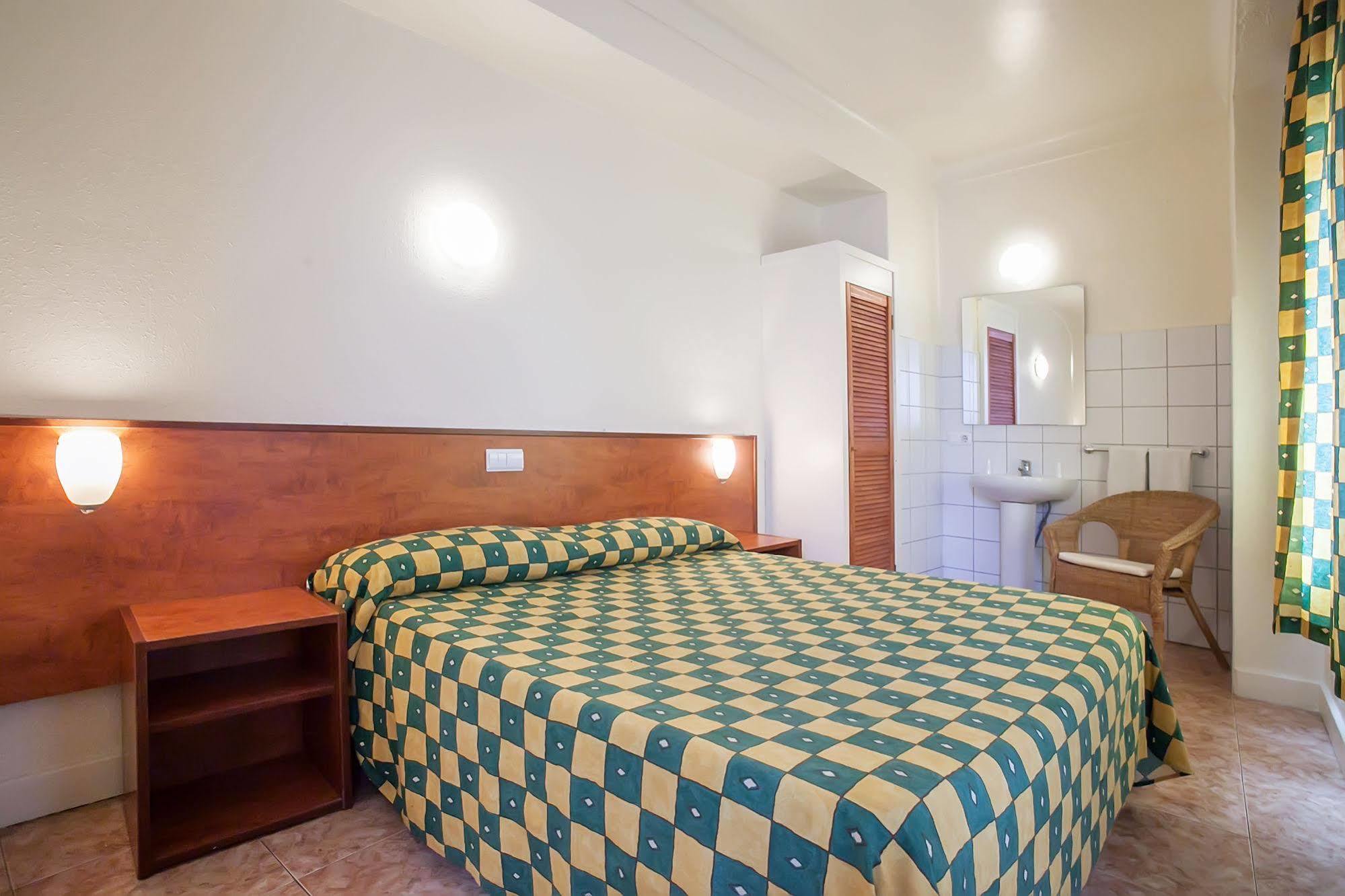 Pensión Apuntadores 8 2*