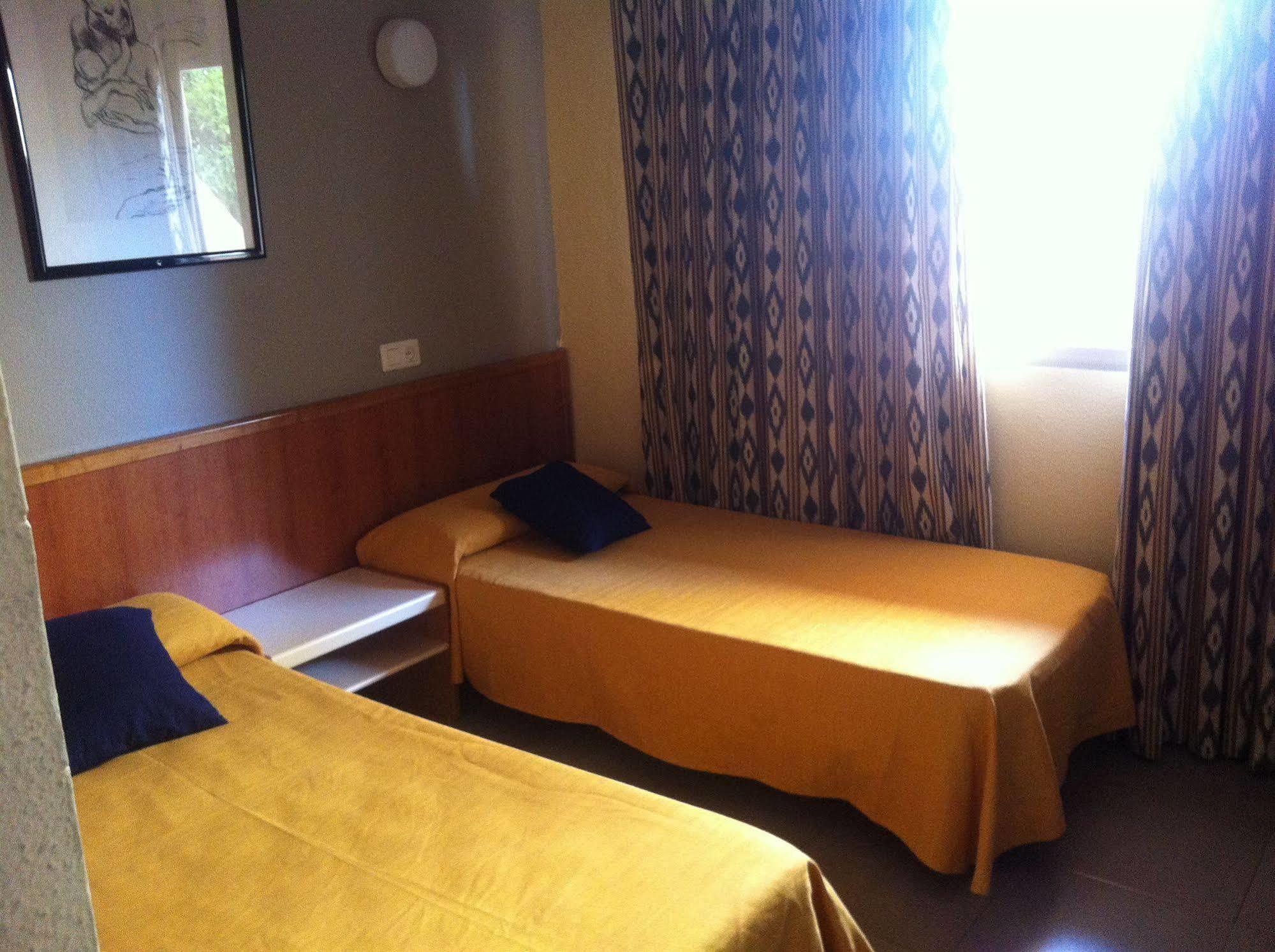 Martinez Apartahotel