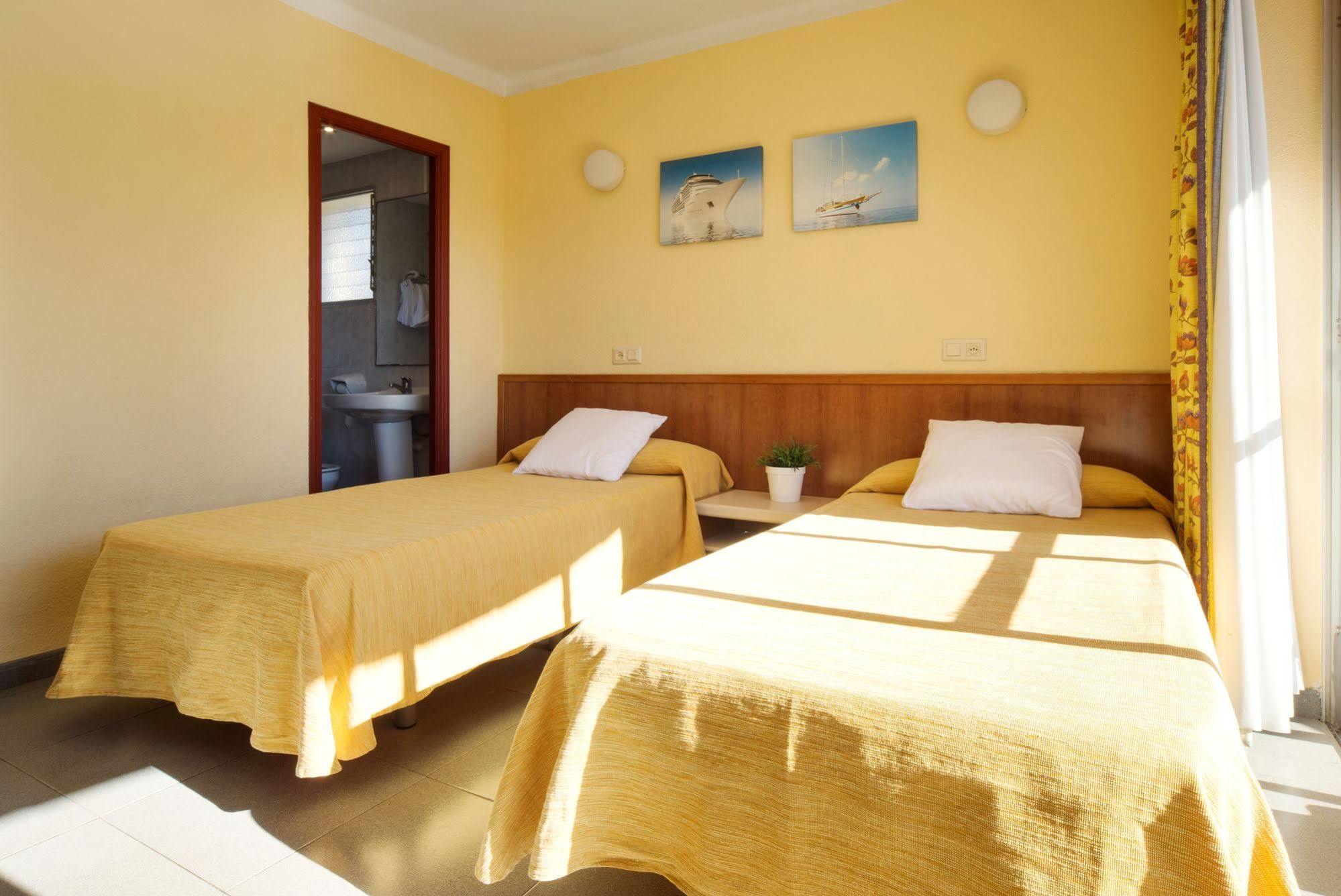 Martinez Apartahotel 2*