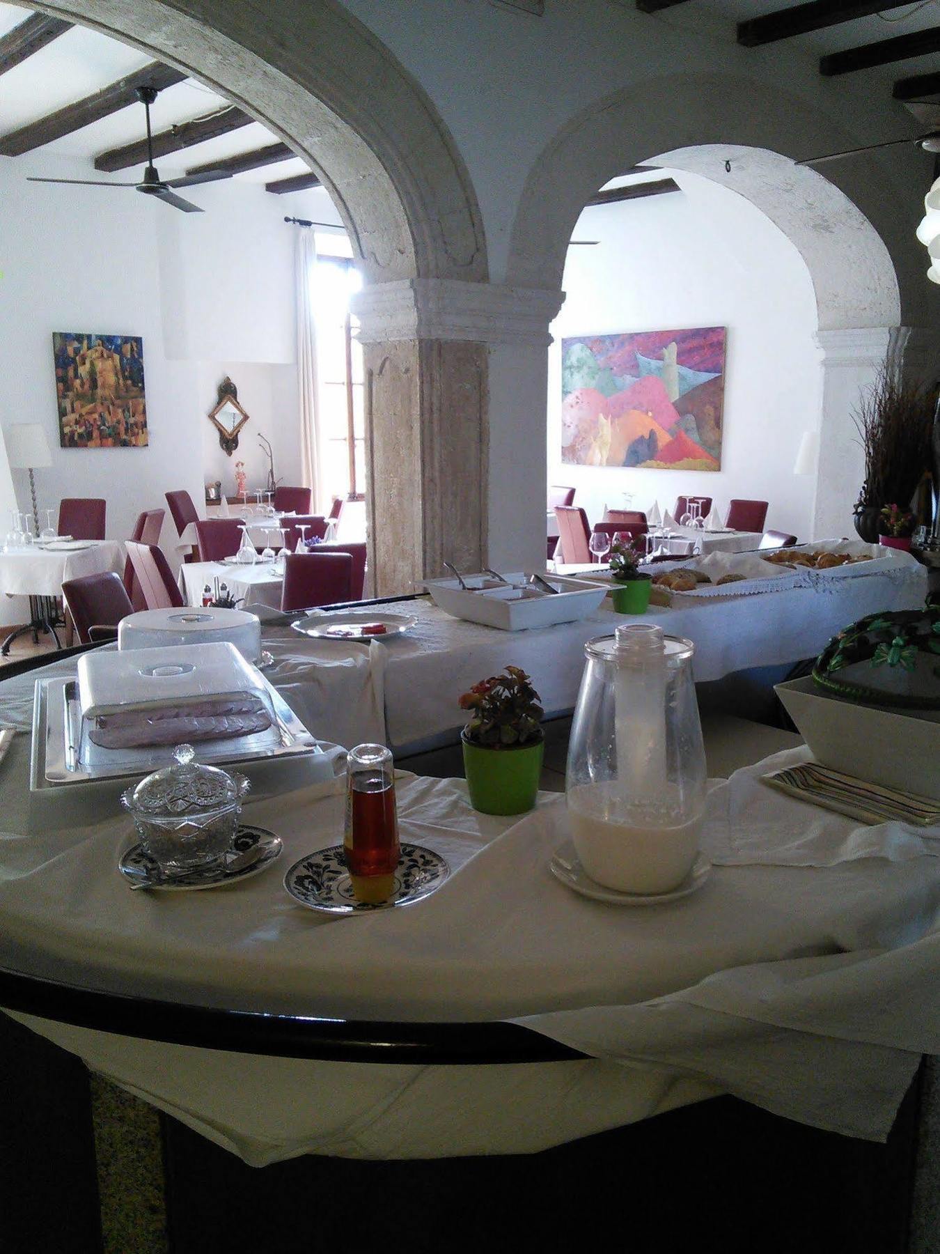 Tramuntana Suites Bed and breakfast
