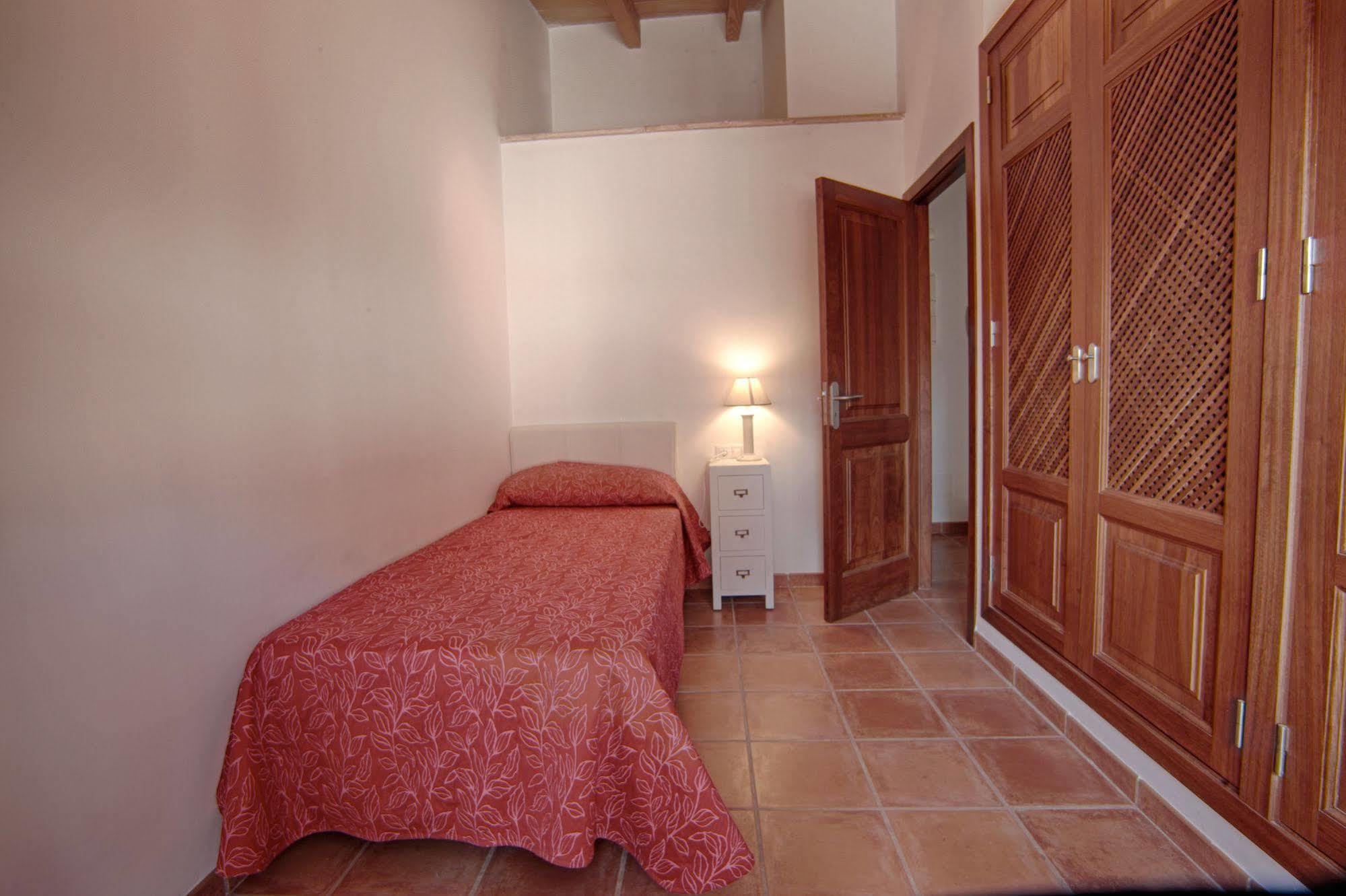 Tramuntana Suites Bed and breakfast