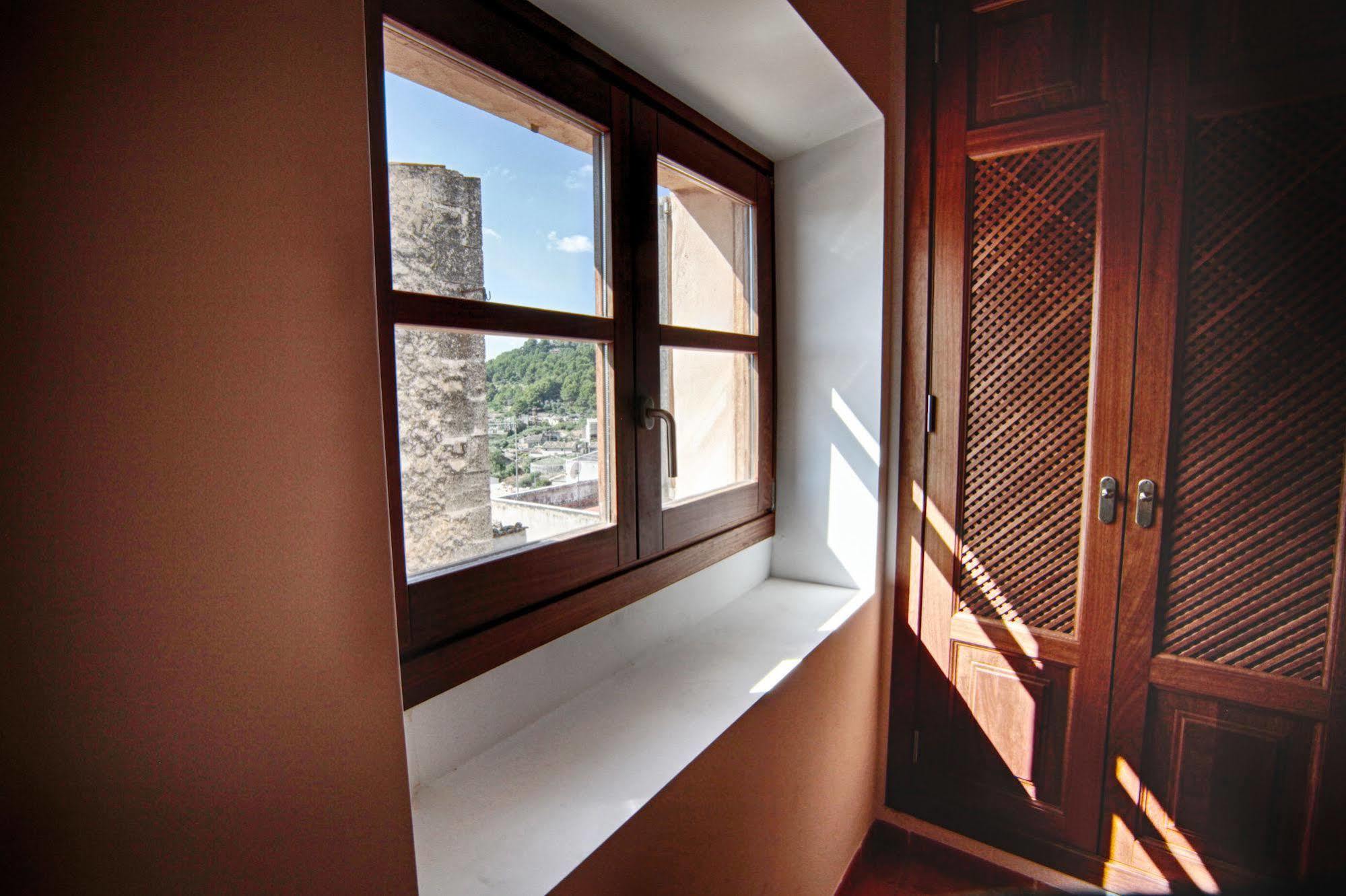 Tramuntana Suites Bed and breakfast