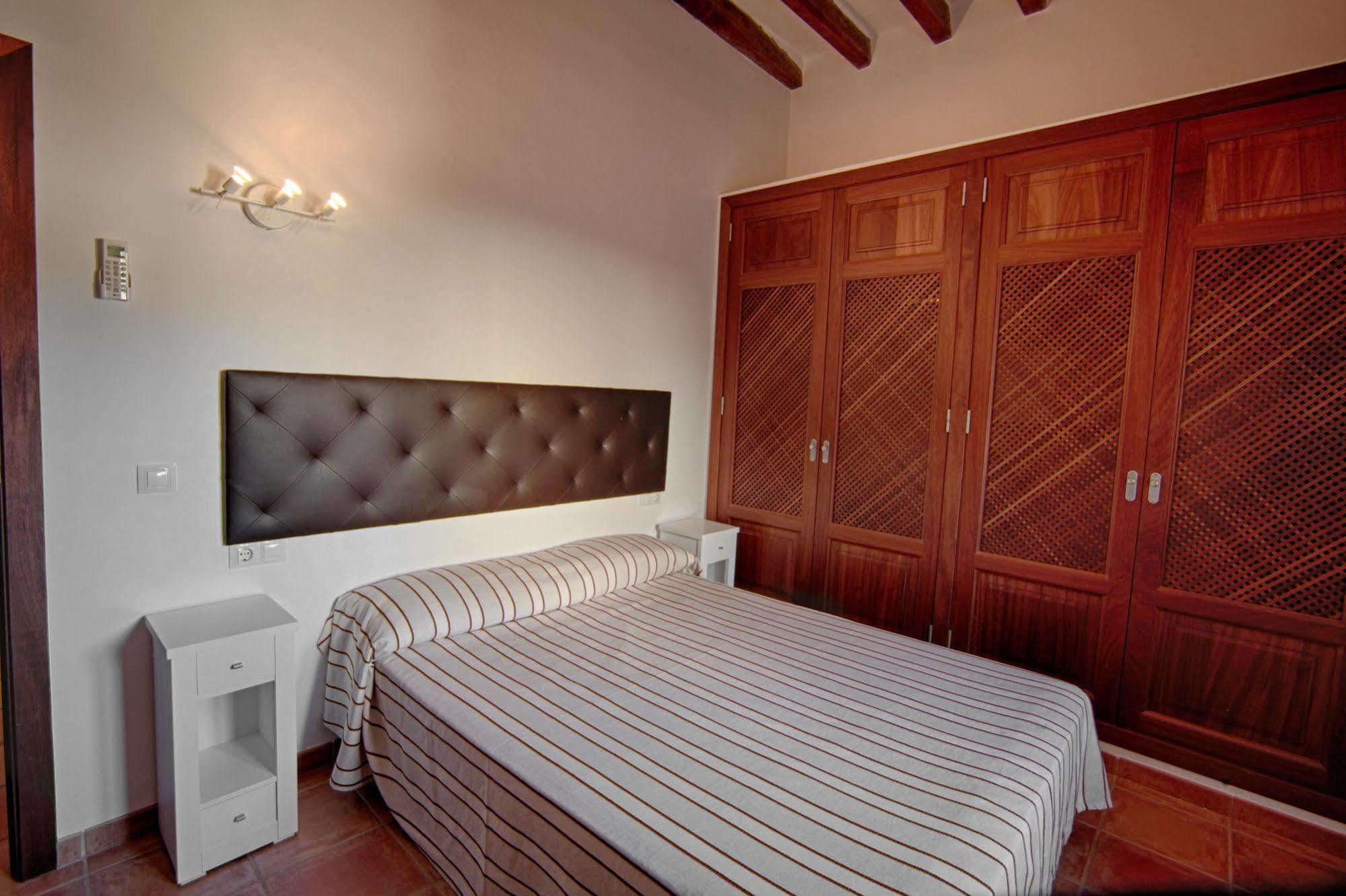Tramuntana Suites Bed and breakfast