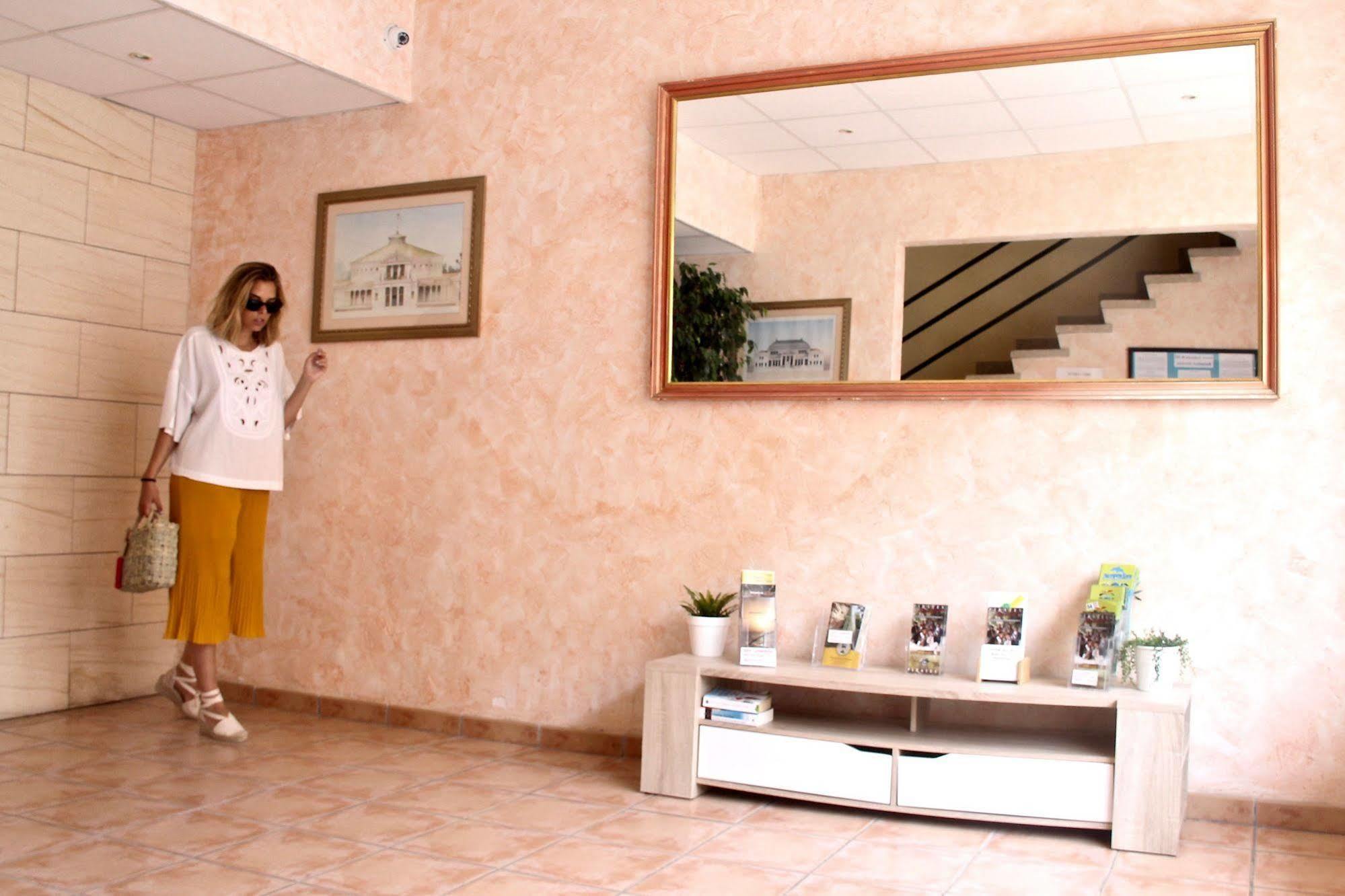 Hsr Gil (adults Only) Hostal *