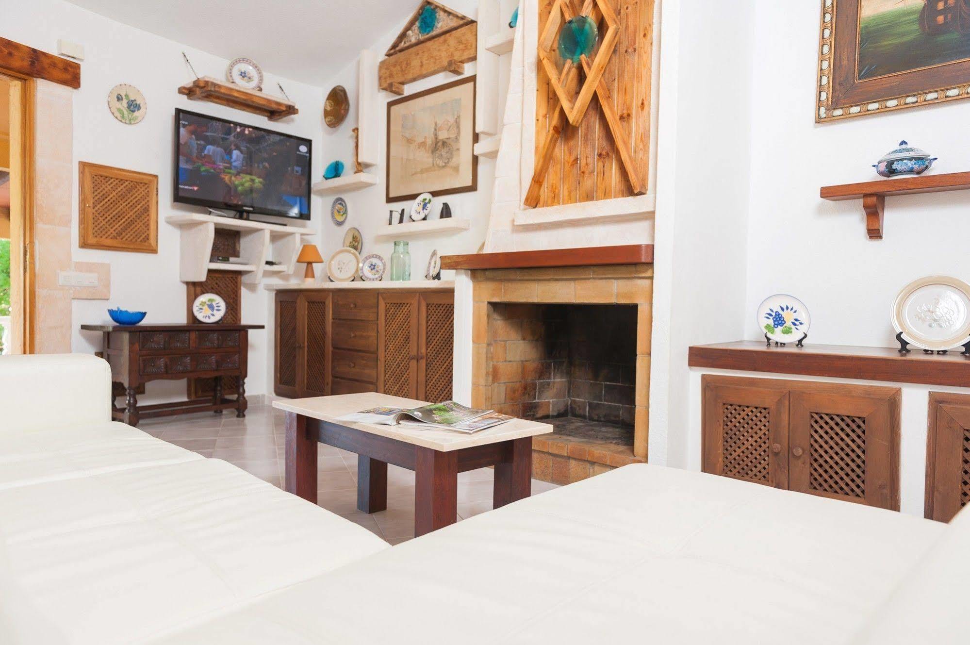 Hibiscus Villa Crestatx