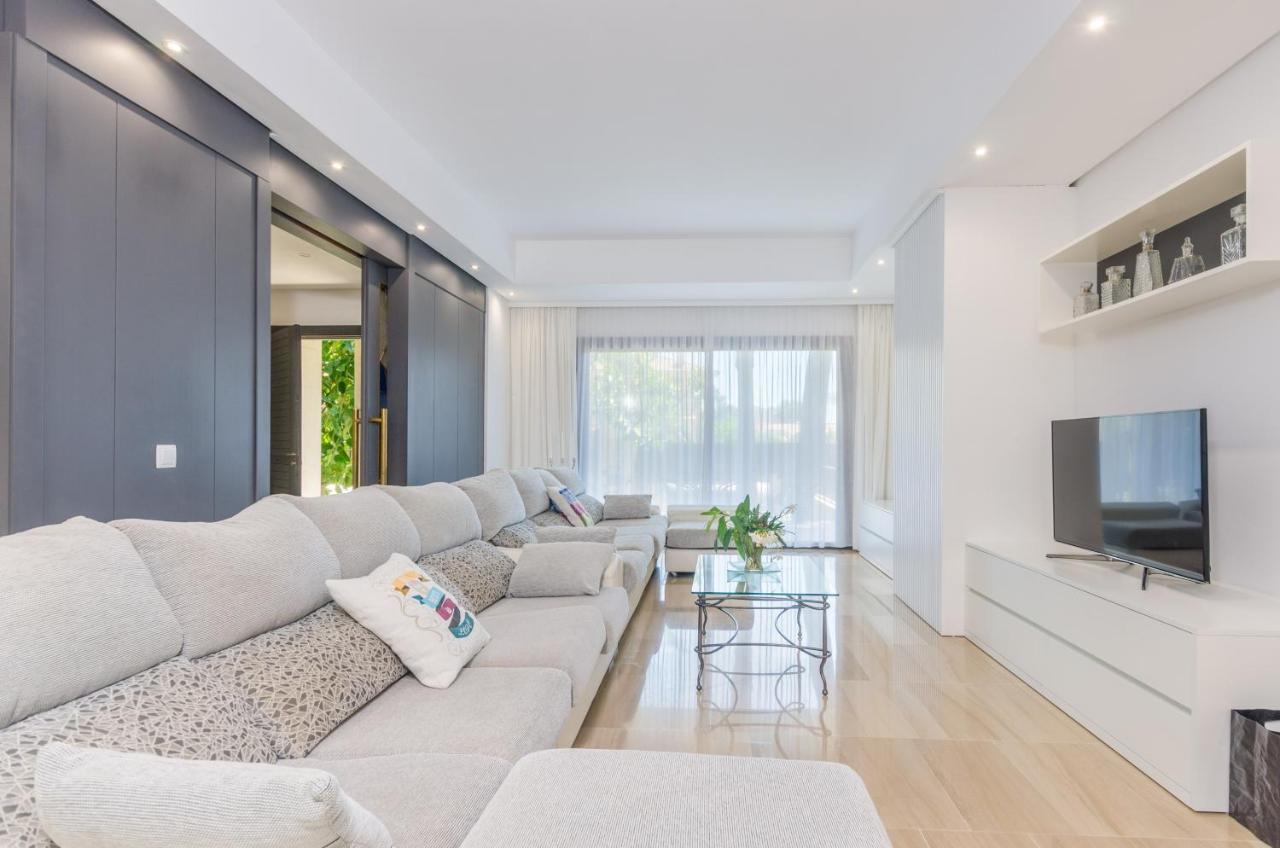 Diagonal Villa