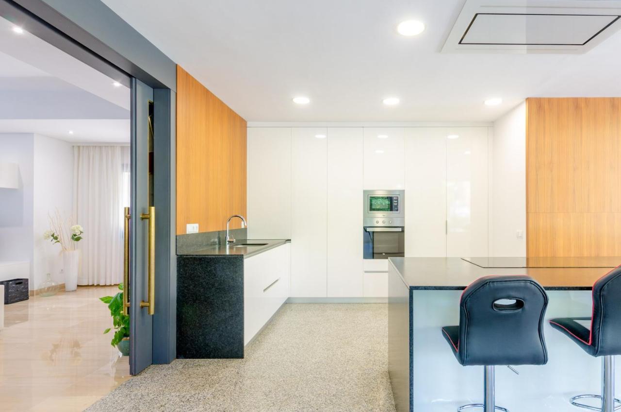 Diagonal Villa *