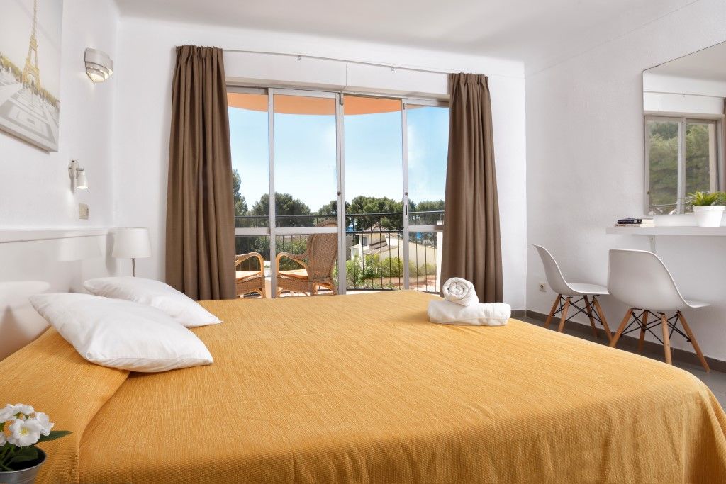 Martinez Apartahotel