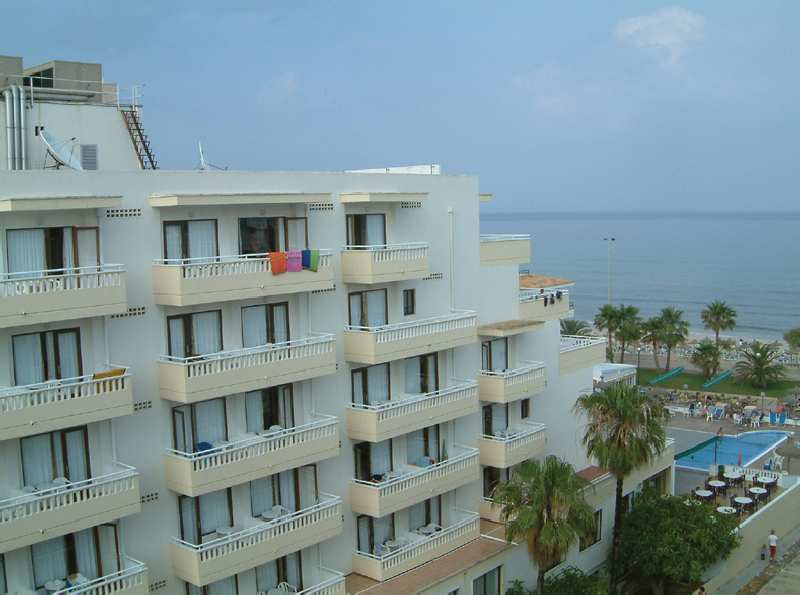 R2 Veronica Hotel