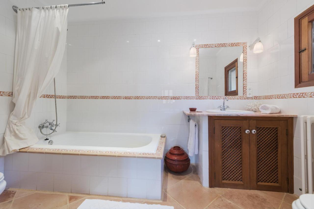 Villa Punxa Dalt - Traditional With Heatable Pool