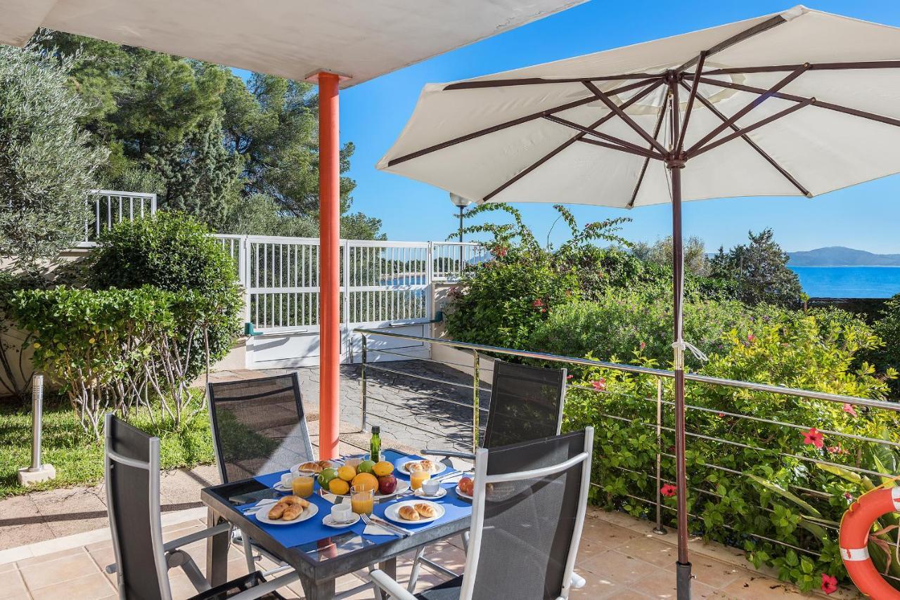 Villa Vistafar - Private Pool & Only 50m To The Sea