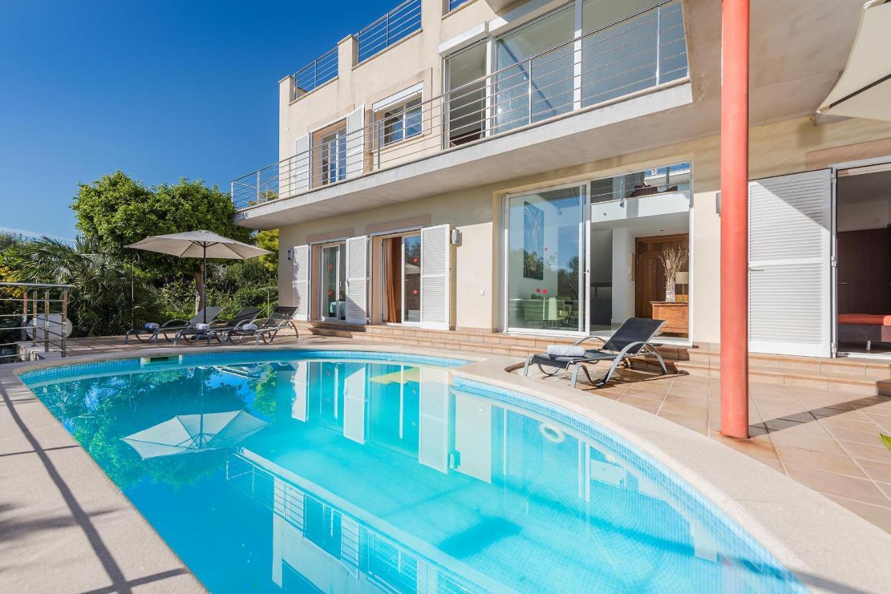 Villa Vistafar - Private Pool & Only 50m To The Sea